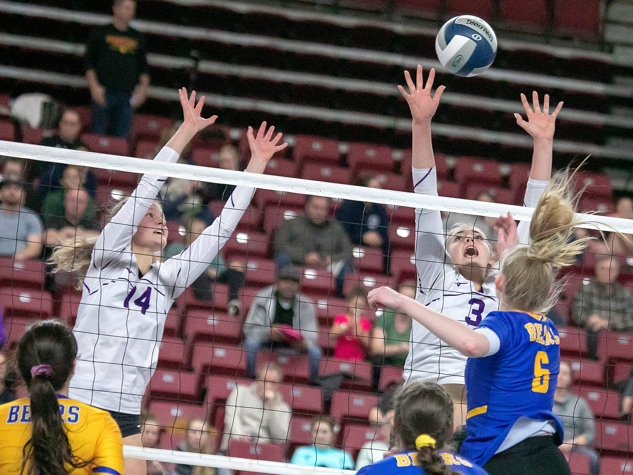 Lake Stevens’ Maddie Iseminger (14) and Samaya Morin (3) defend against Tahoma’s Rachel Davis (6) during the 4A state volleyball championship match Nov. 23, at the Yakima Valley SunDome. (TJ Mullinax / For The Herald)
