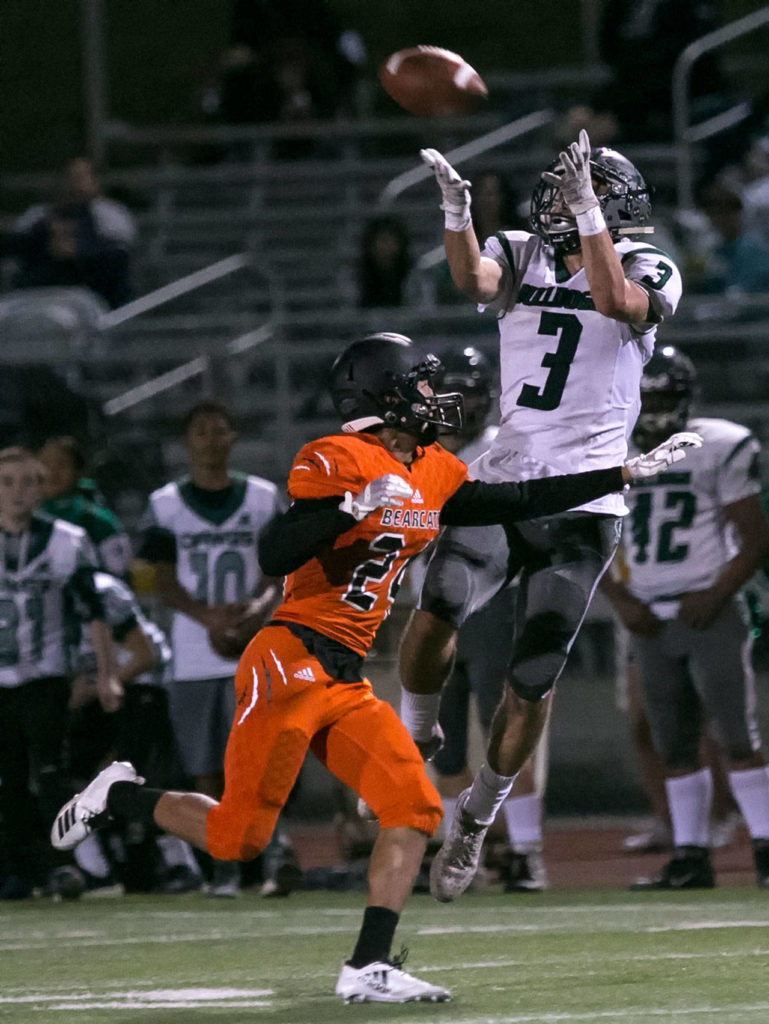 Mount Vernon’s Carlos Garcia jumps for a reception with Monroe’s Jonathan Yates defending Friday night at Monroe High School in Monroe on September 28, 2018. (Kevin Clark / The Herald)
