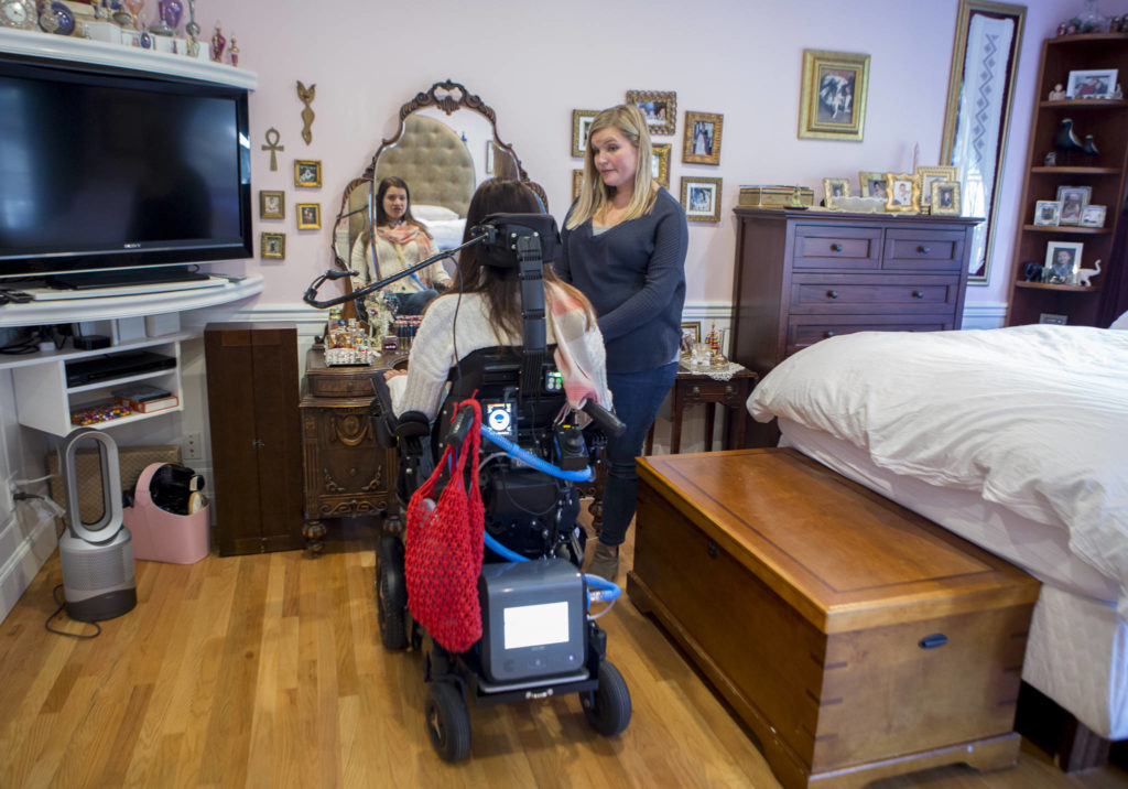 Lindsey Holland, a nurse, talks with Loa Griesbach about what makeup she wants. (Olivia Vanni / The Herald)

