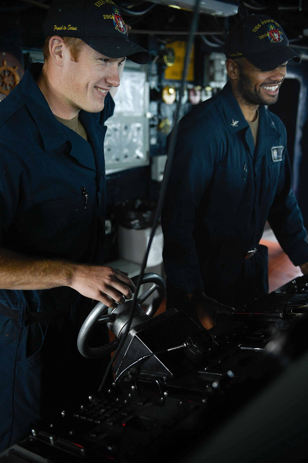 Seaman Cameron Scrimgeour, from Arlington (left), and Boatswain’s Mate 3rd Class Thomas Thompson, from Fort Oglethorpe, Georgia, man the helm in the pilot house of the Arleigh Burke-class guided-missile destroyer USS Pinckney (DDG 91) on Nov. 20. Pinckney is underway conducting routine training in the Eastern Pacific Ocean. (U.S. Navy photo/Mass Communication Specialist 3rd Class Erick A. Parsons)