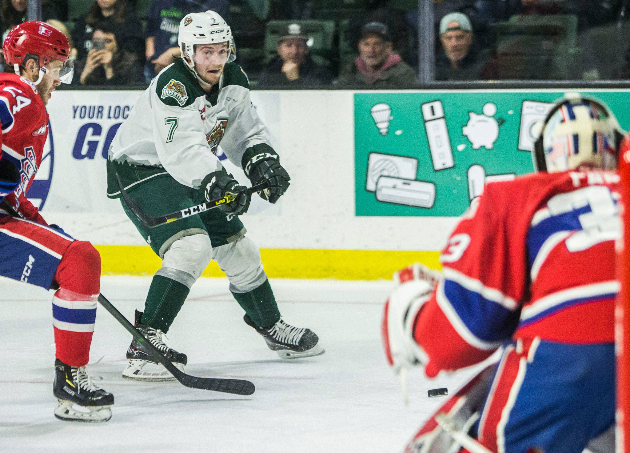 Silvertips forward Ethan Regnier (7) takes a shot during a game against the Chiefs this past Sunday at Angel of the Winds Arena in Everett. (Olivia Vanni / The Herald)