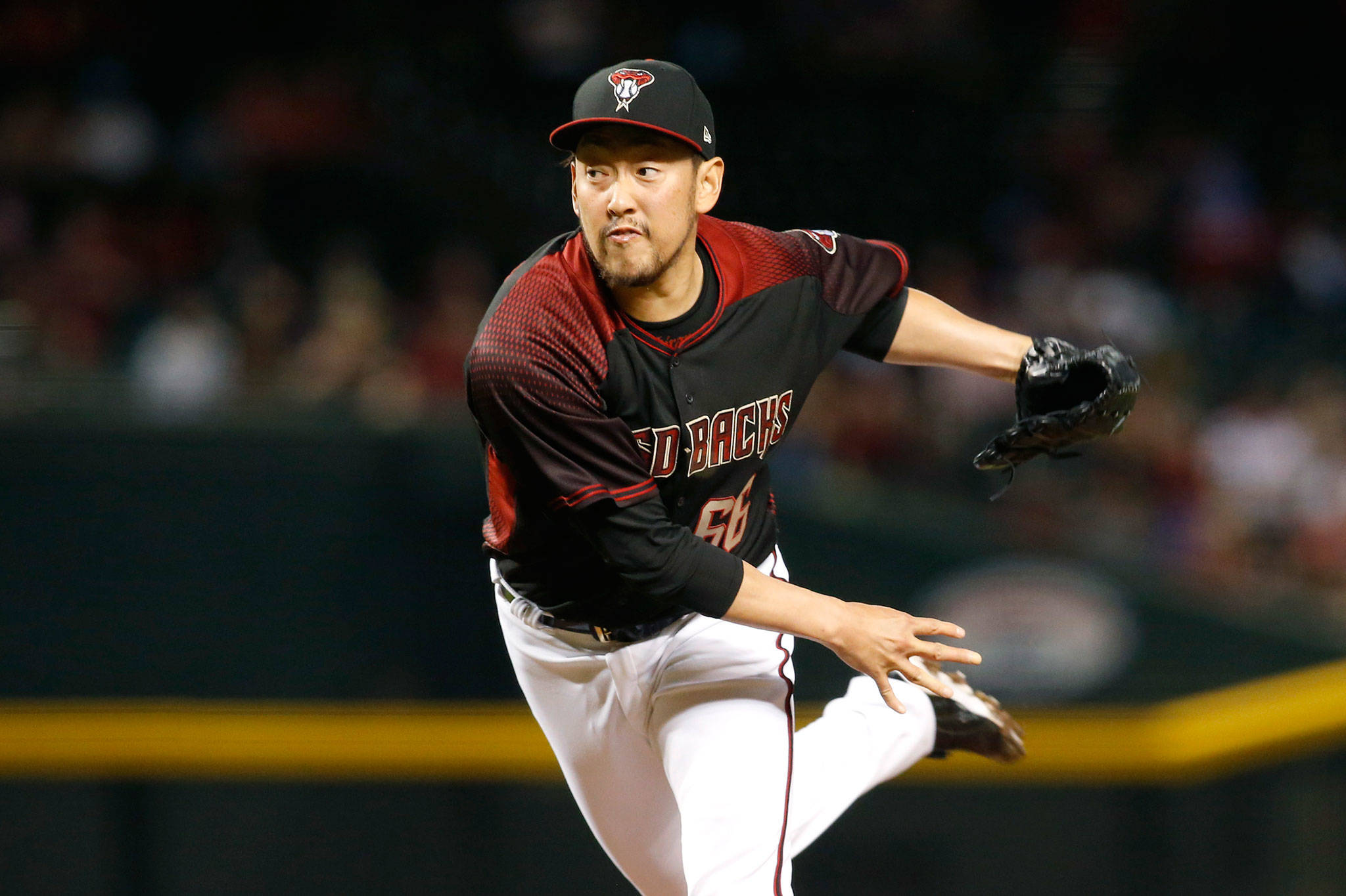 Relief pitcher Yoshihisa Hirano throws for the Diamondbacks during a game against the Padres on Sept. 28, 2019, in Phoenix. Hirano signed a one-year deal with the Mariners on Thursday. (AP Photo/Ralph Freso)