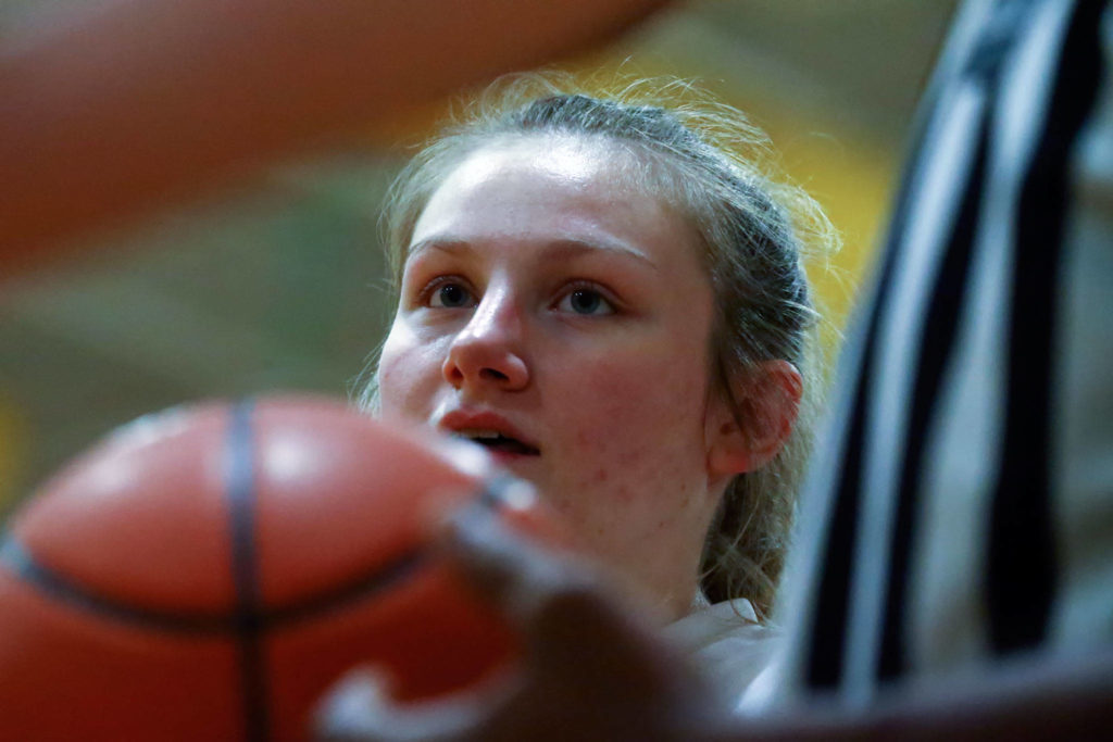 Shorecrest defeated Edmonds-Woodway 59-52 in overtime.Tuesday evening at Edmonds-Woodway Hiigh School in Edmonds on February 4, 2020. (Kevin Clark / The Herald)
