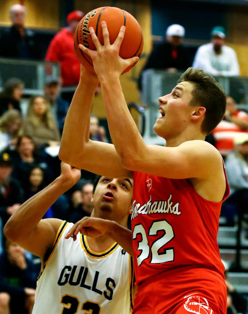 Marysville Pilchuck’s Aaron Kalab attempts a shot with Everett’s Daryl Milam defending Friday evening at Everett High School in Everett on February 7, 2020. (Kevin Clark / The Herald)
