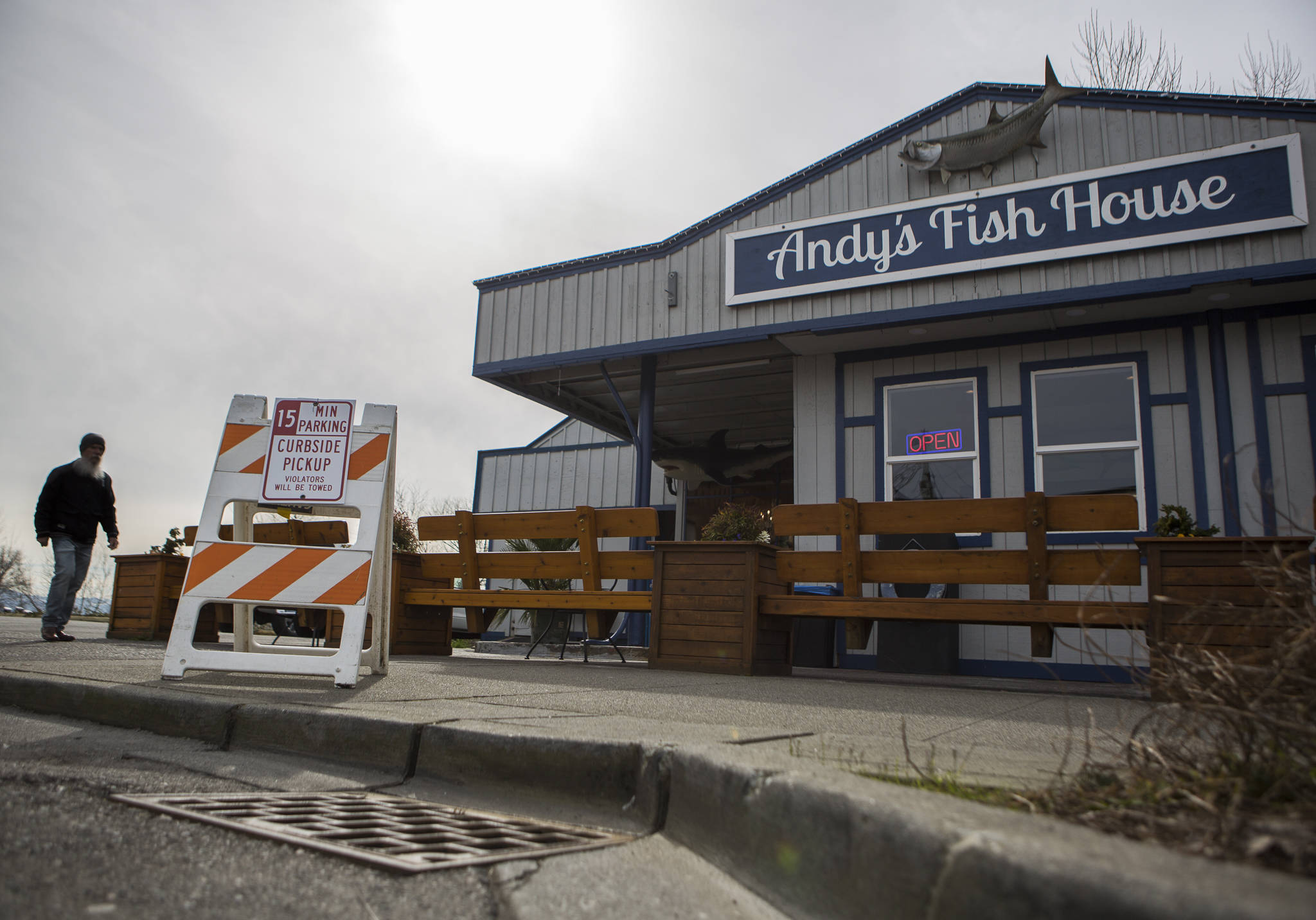 Snohomish County restaurants struggle to adapt to shutdown