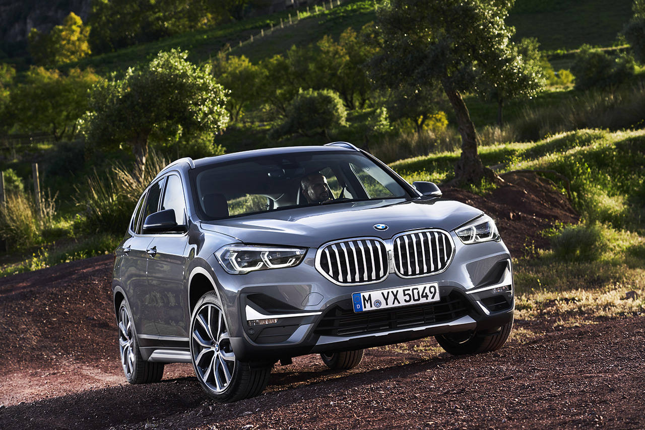 The 2020 BMW X1 kidney grille has a sculptured design and is flanked by new LED headlights. (Manufacturer photo)