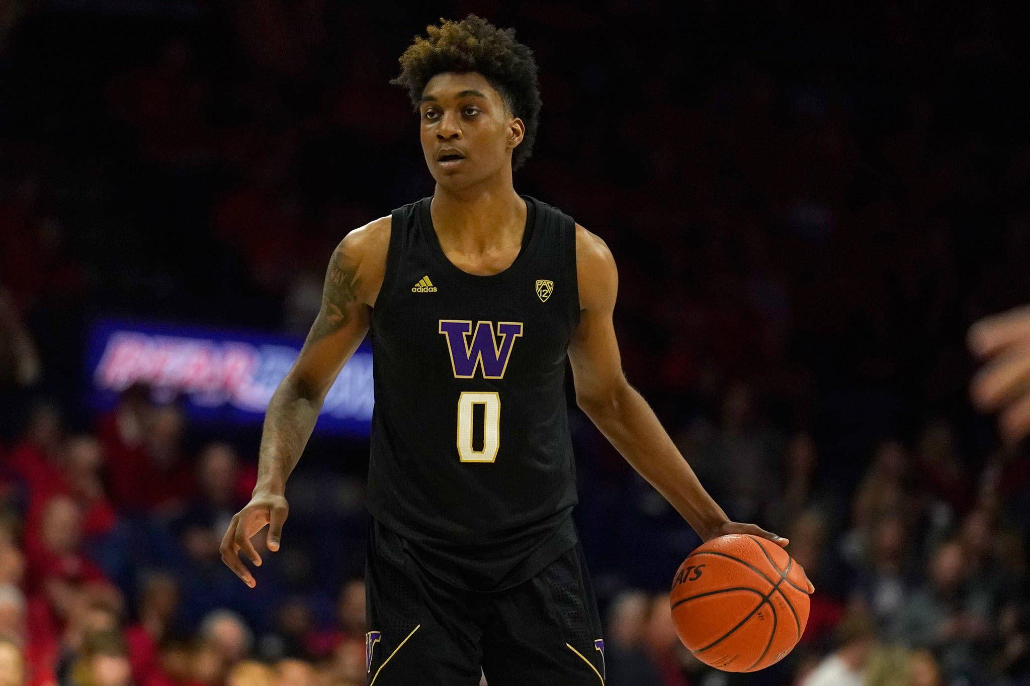 Washington forward Jaden McDaniels dribbles the ball during the first half of a game against Arizona on March 7, 2020, in Tucson, Ariz. (AP Photo/Rick Scuteri)