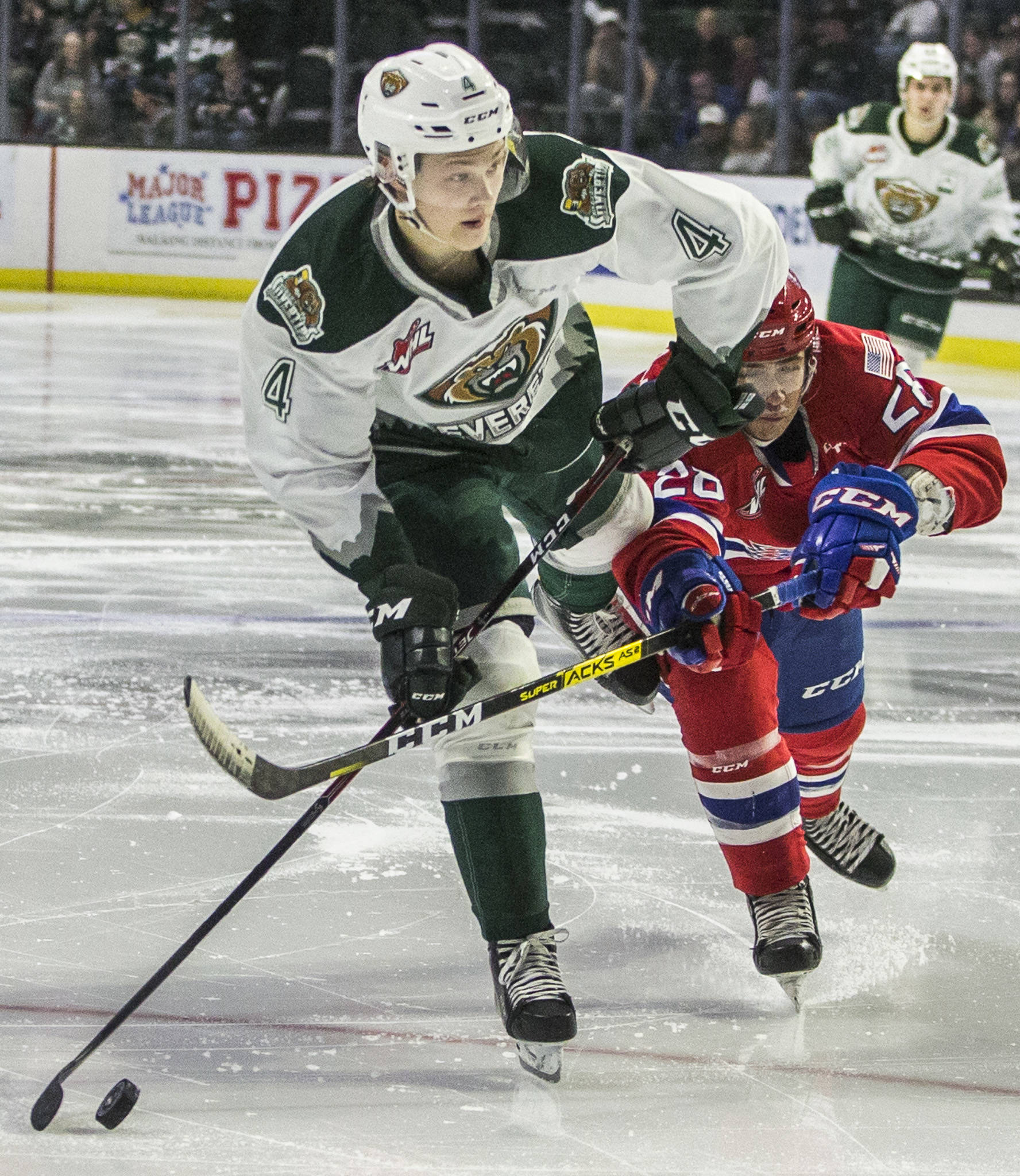 The Silvertips’ Kasper Puutio lines up for a shot during a game against the Chiefs on Jan. 26, 2020, at Angel of the Winds Arena in Everett. (Olivia Vanni / The Herald)