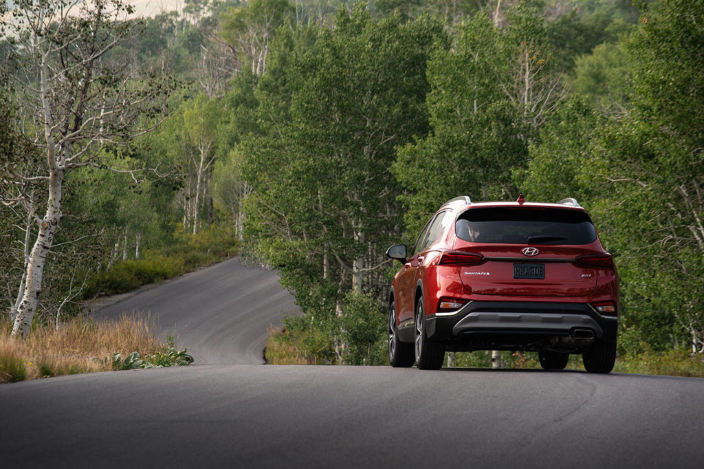 The 2020 Hyundai Santa Fe has a choice of two four-cylinder engines and front-wheel or all-wheel drive. (Manufacturer photo)

