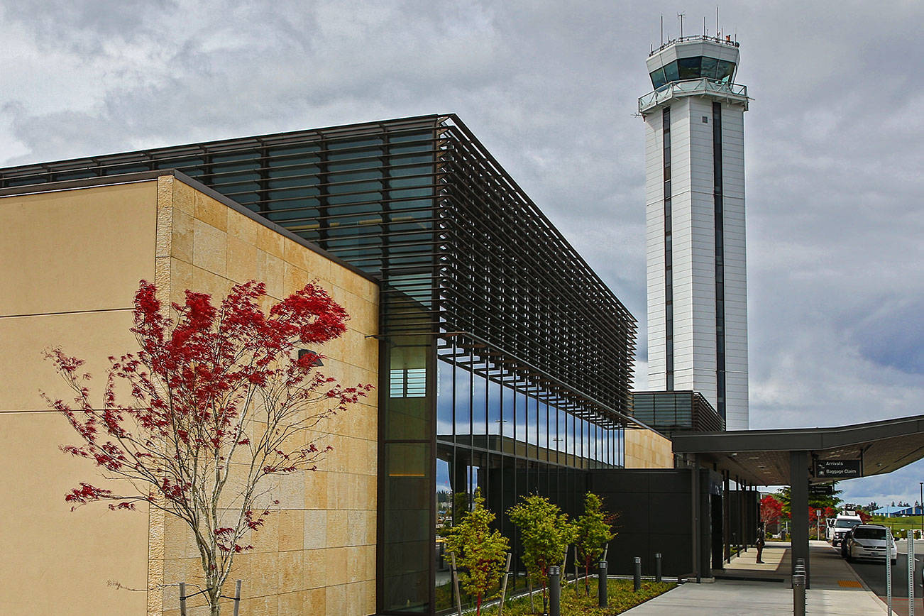 Alaska Airlines cuts Paine Field departures to one per day