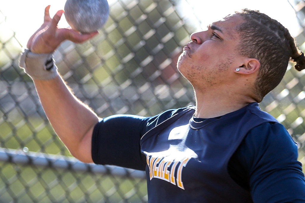 Everett’s Jayden White competes in the shot put during the Everett City Championships on May 3, 2019, at Everett Memorial Stadium. (Kevin Clark / The Herald)
