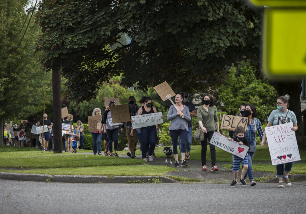 Protester make their way up Avenue D on their way to Snohomish High School on Friday, June 19, 2020 in Snohomish, Wa. (Olivia Vanni / The Herald)
