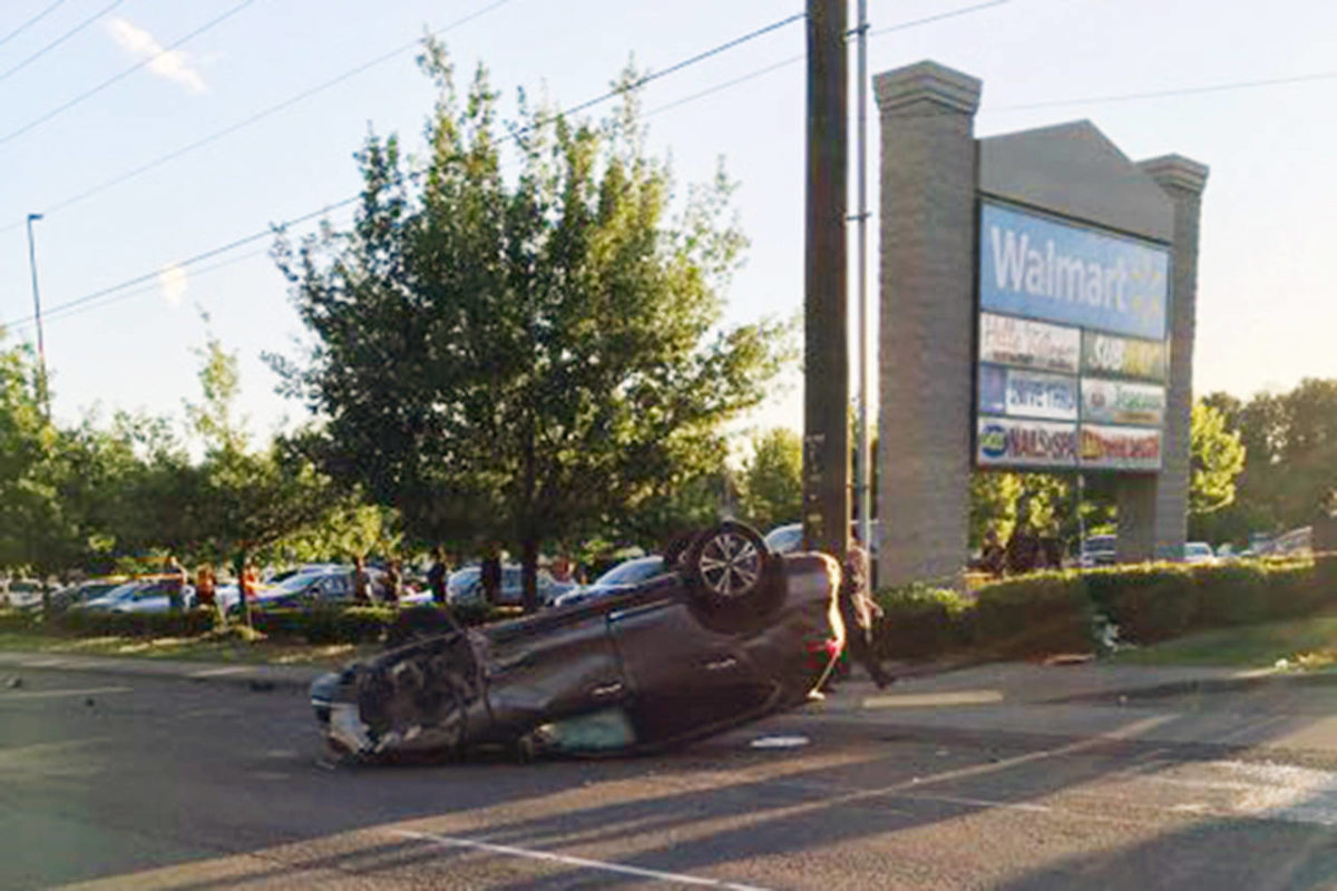 Driver hospitalized after crash on Evergreen Way in Everett