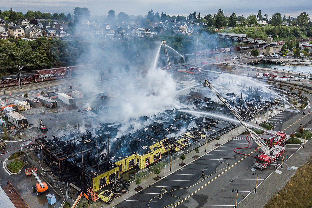 4-alarm fire erupts on Everett waterfront