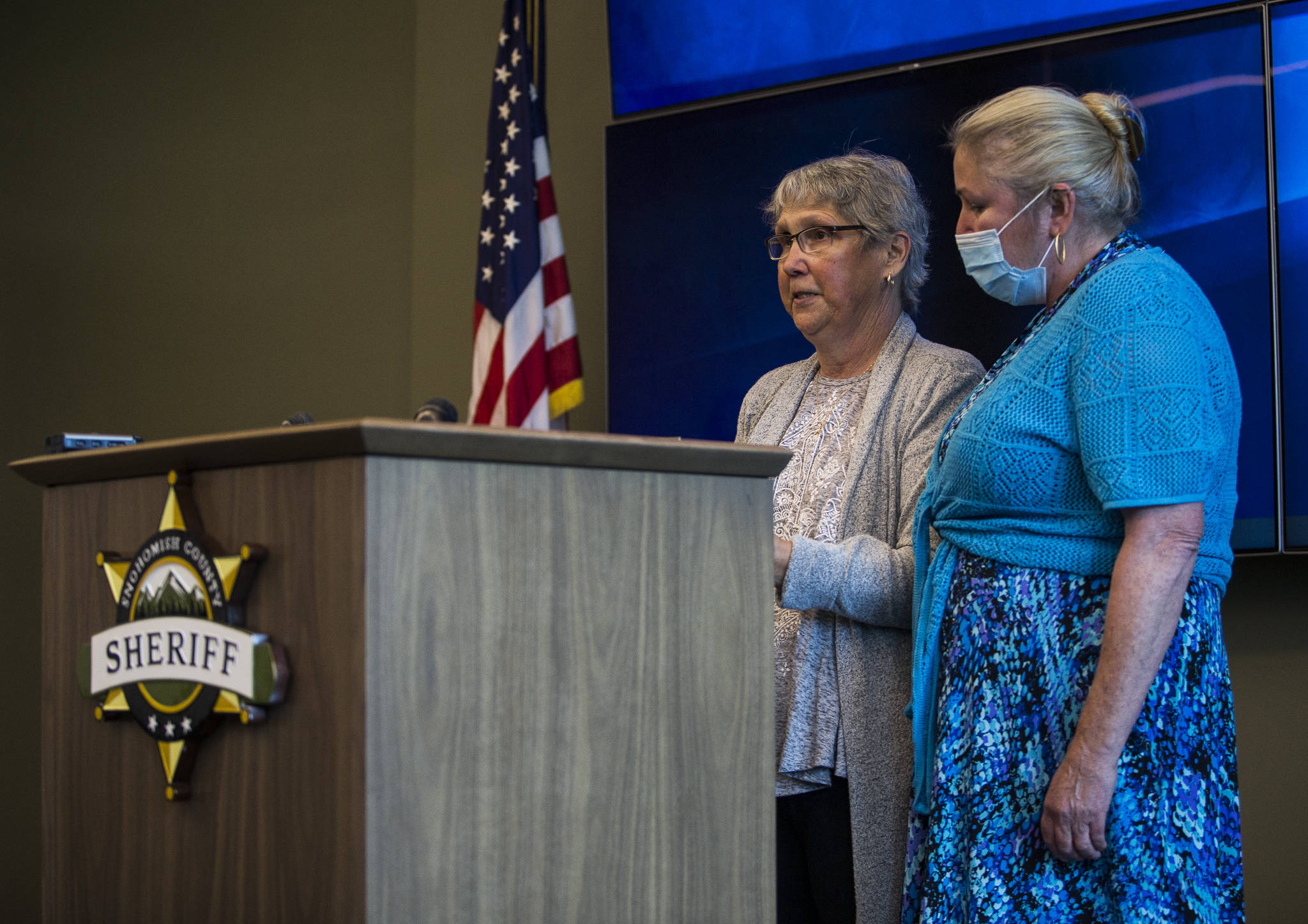 Rodney Peter Johnson’s sister, Marianne Lambert (left), speaks at a news conference in Everett on Wednesday with Johnson’s cousin, Eleanore “Ellie” Perry, whose DNA helped identify Johnson. (Olivia Vanni / The Herald)