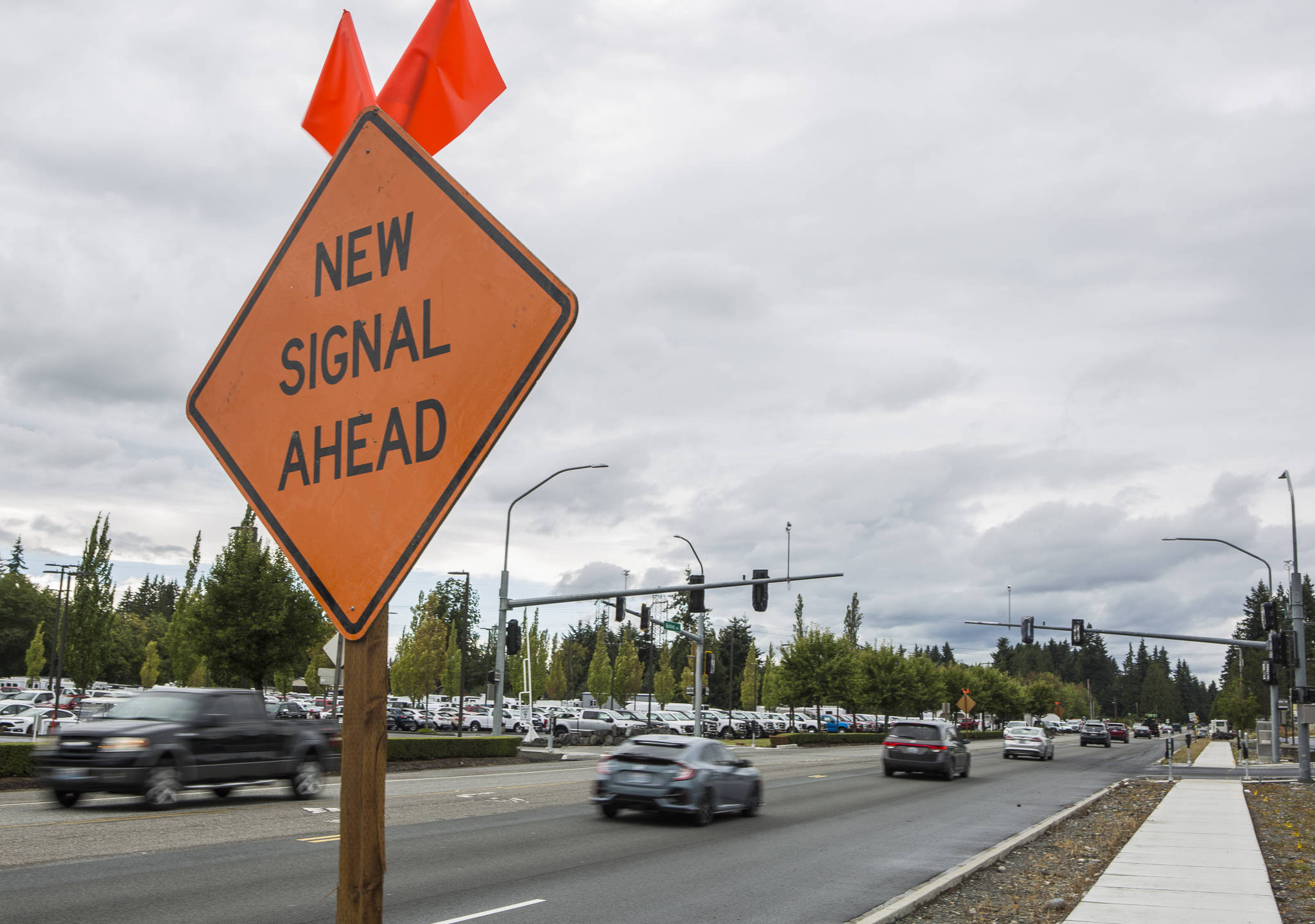 Traffic moves underneath the new traffic signals Friday in front of Bickford Ford on Bickford Avenuein Snohomish. (Olivia Vanni / The Herald)