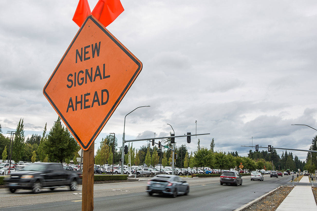 New Snohomish stoplight to move cars, literally and monetarily