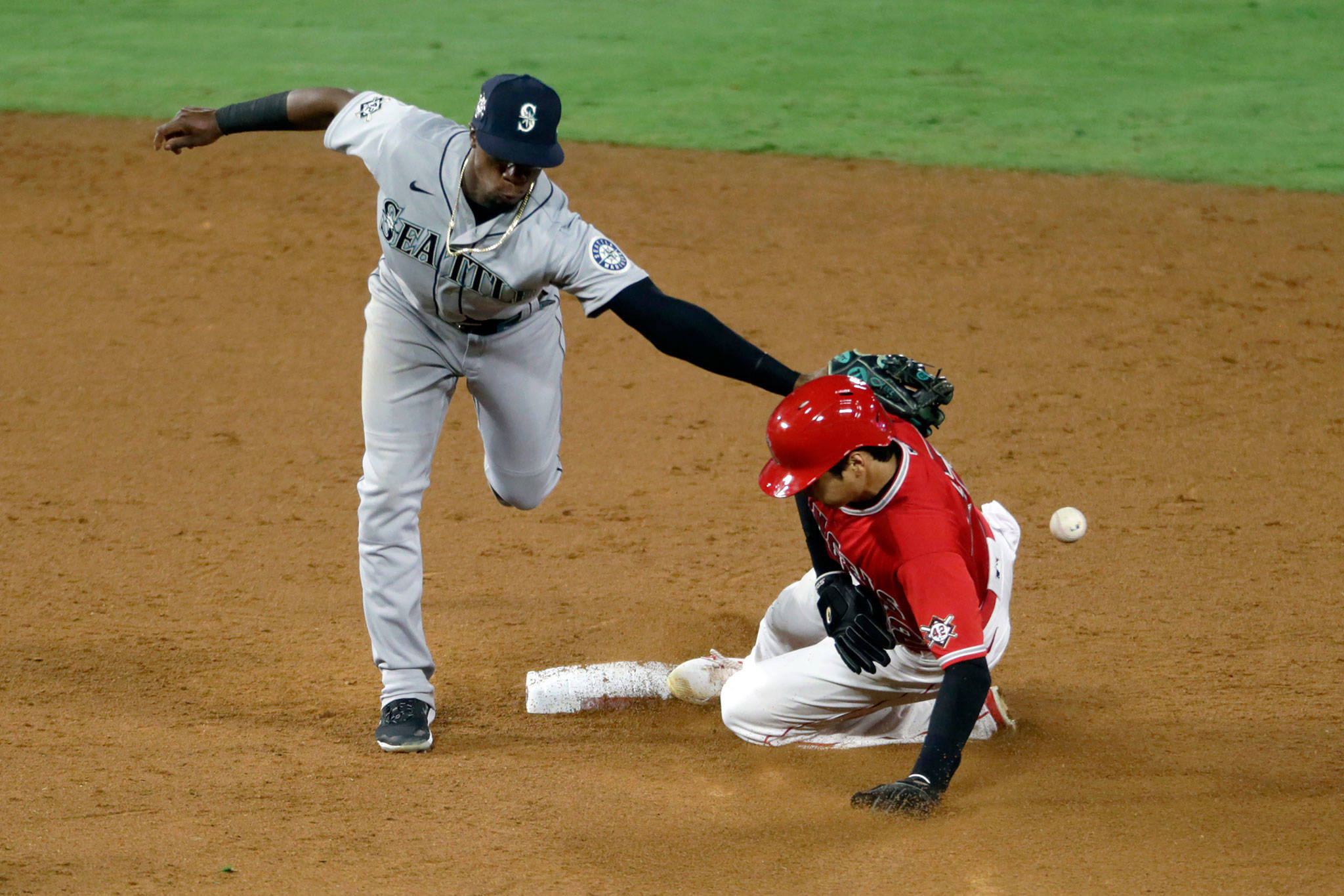 Mariners second baseman Shed Long Jr. (left) misses the ball as the Angels’ Shohei Ohtani steals second base during the sixth inning of a game Aug. 28, 2020, in Anaheim, Calif. (AP Photo/Alex Gallardo)