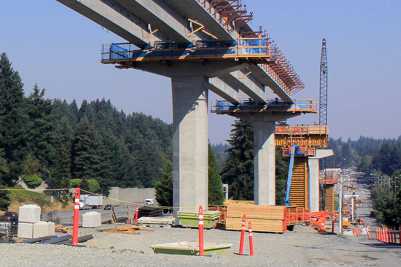 Light rail’s Lynnwood Link inches forward, with massive beams