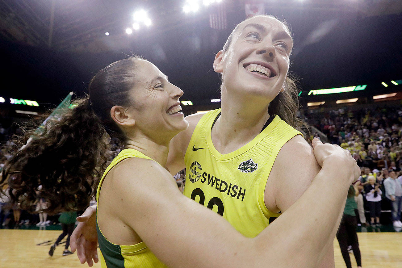 Sue Bird (left) and Breanna Stewart are looking to lead the Seattle Storm to the WNBA championship, just as they did in 2018. (AP Photo/Elaine Thompson)