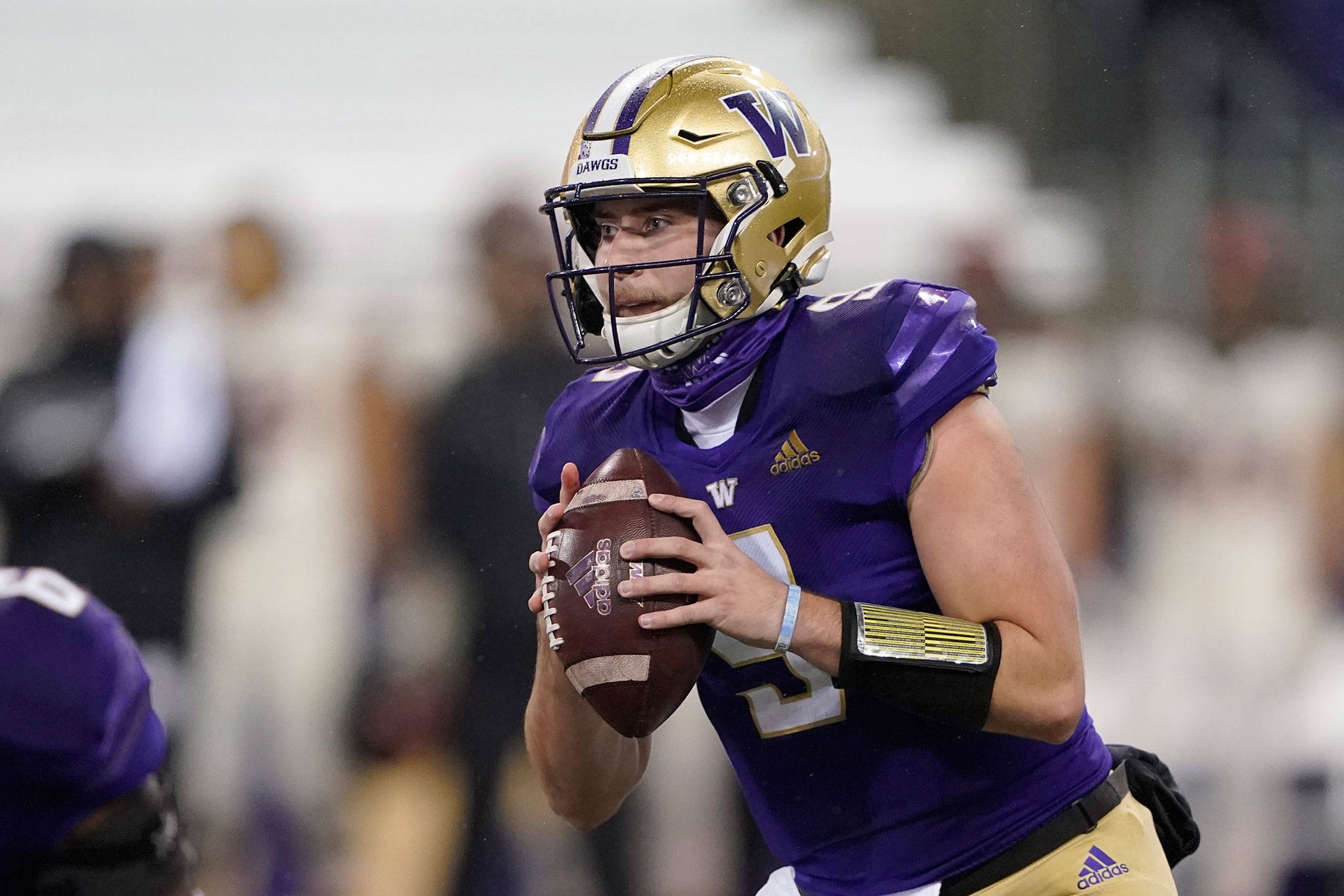 Washington quarterback Dylan Morris looks for a receiver during the first half of a game against Oregon State on Nov. 14, 2020, in Seattle. (AP Photo/Ted S. Warren)