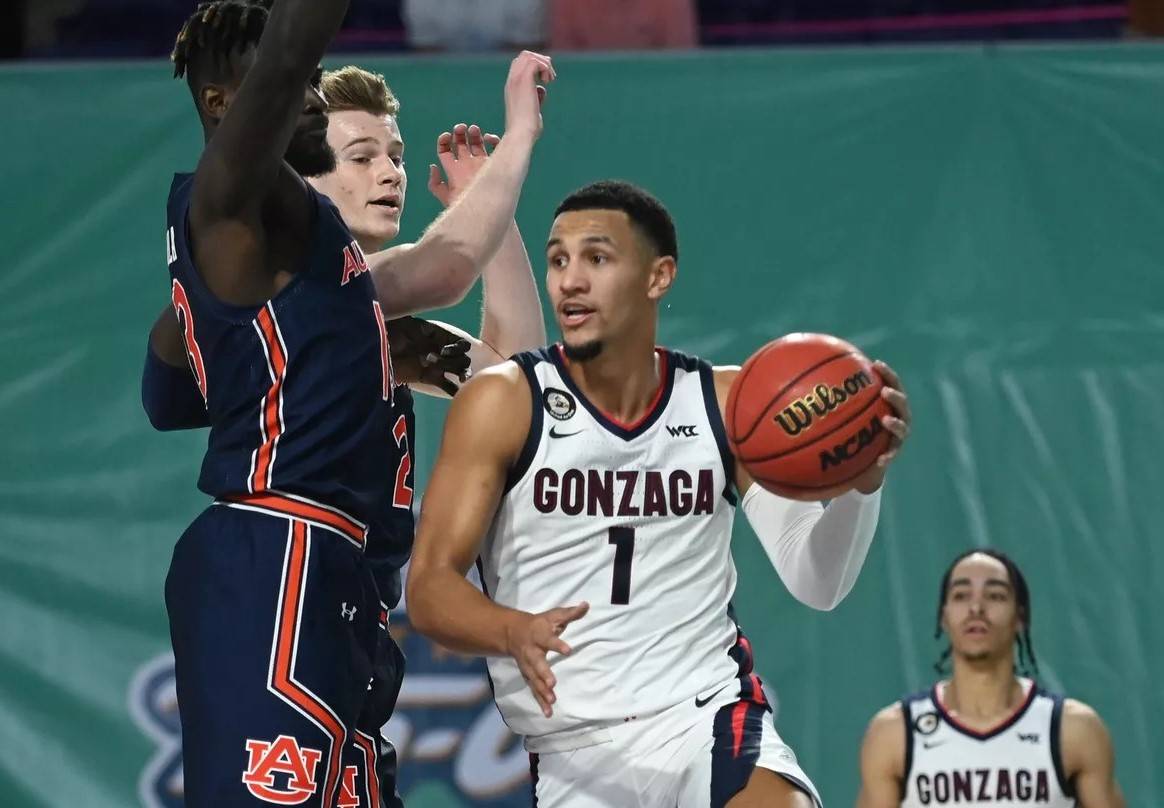 Gonzaga guard Jalen Suggs (1) passes to a teammate against Auburn last Friday at the Fort Myers Tip-Off in Fort Myers, Florida. (Chris Tilley/Fort Myers Tip-Off via McClatchy News Service)