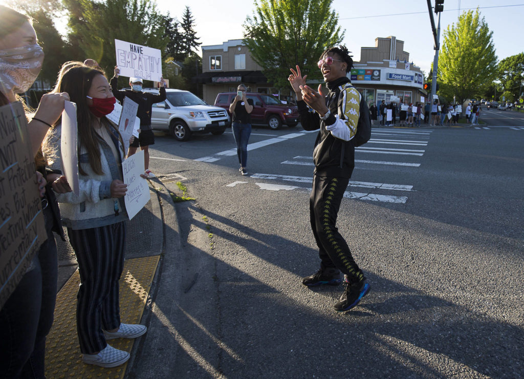 Jusice Jackson, of Marysville, thanks supporters as they protest at corners of 2nd and D St in Snohomish on Monday, June 1, 2020 in Snohomish, Wa. (Andy Bronson / The Herald)
