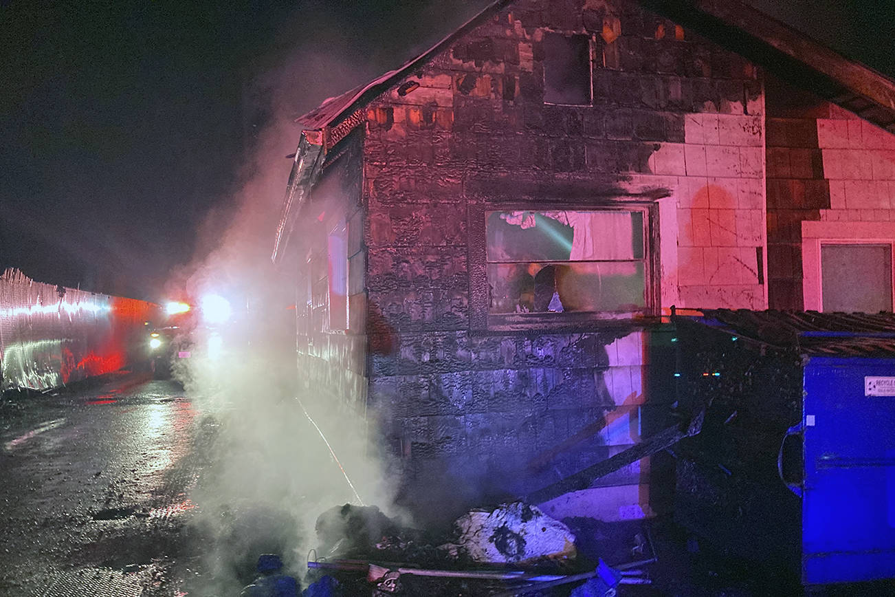 4 escape early morning house fire in Monroe