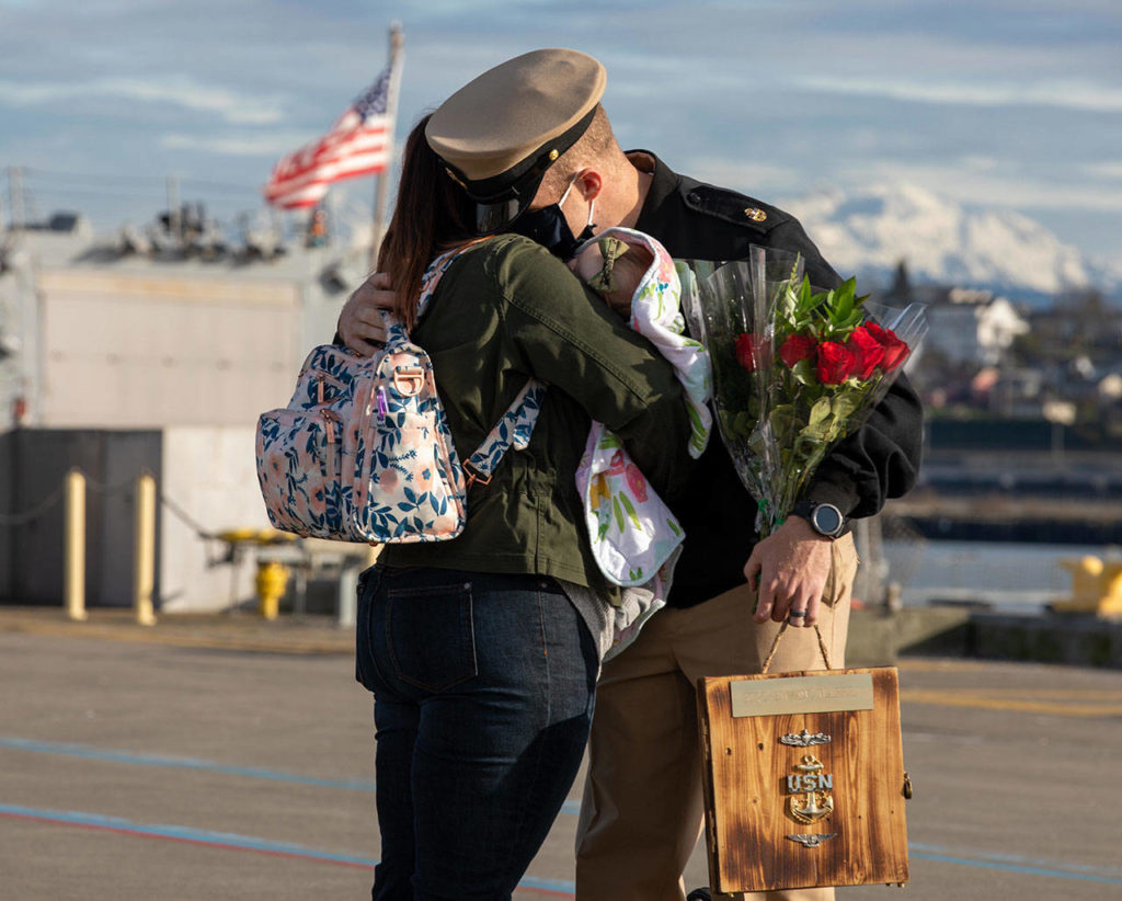 Brock Warren reunites with his family at Naval Station Everett, Jan. 14, 2021. (U.S. Navy photo by Mass Communication Specialist 3rd Class Ethan J. Soto)
