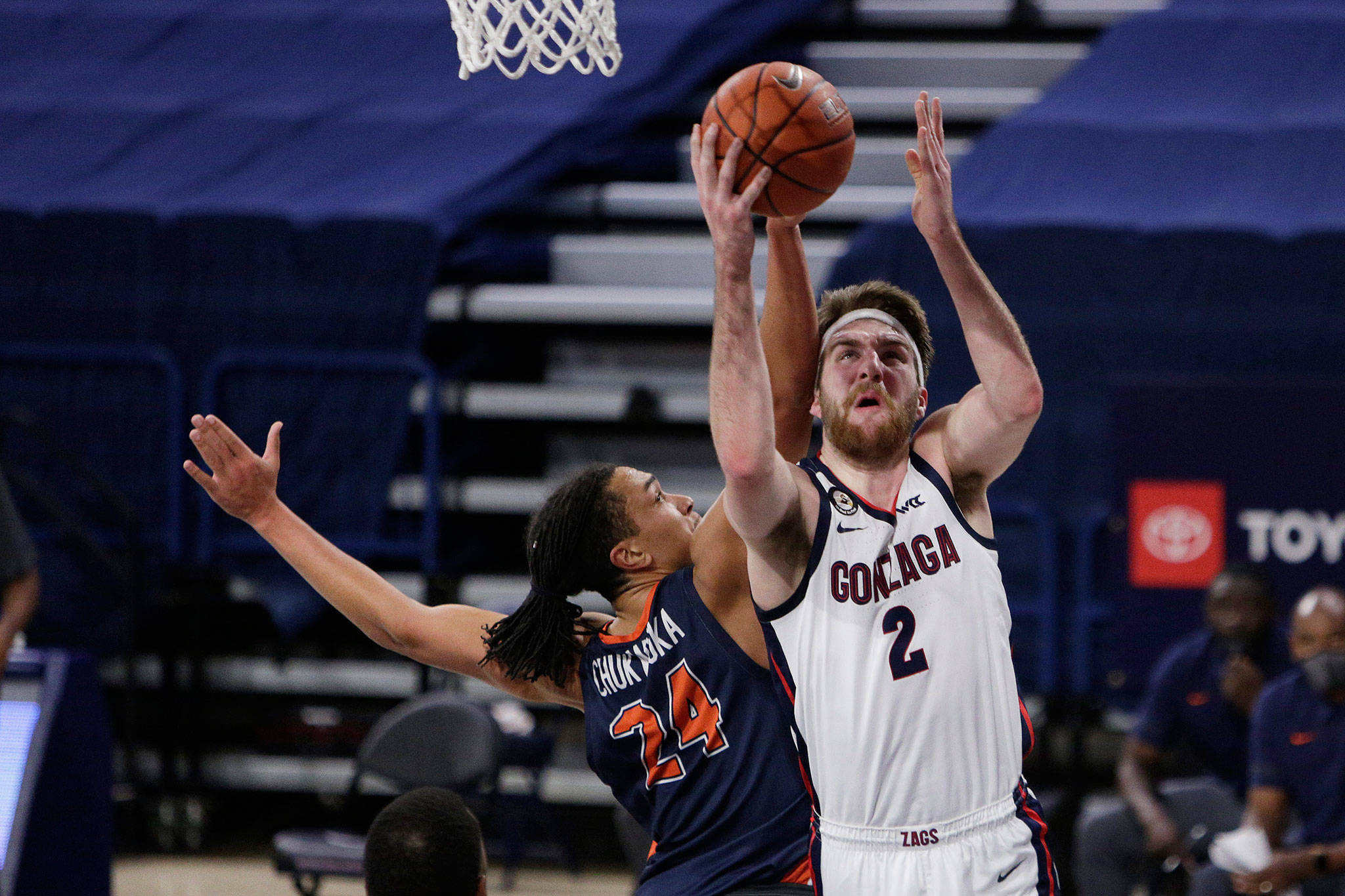 Gonzaga forward Drew Timme (2) shoots while pressured by Pepperdine forward Kene Chukwuka (24) during the first half of a game Jan. 14, 2021, in Spokane. (AP Photo/Young Kwak)