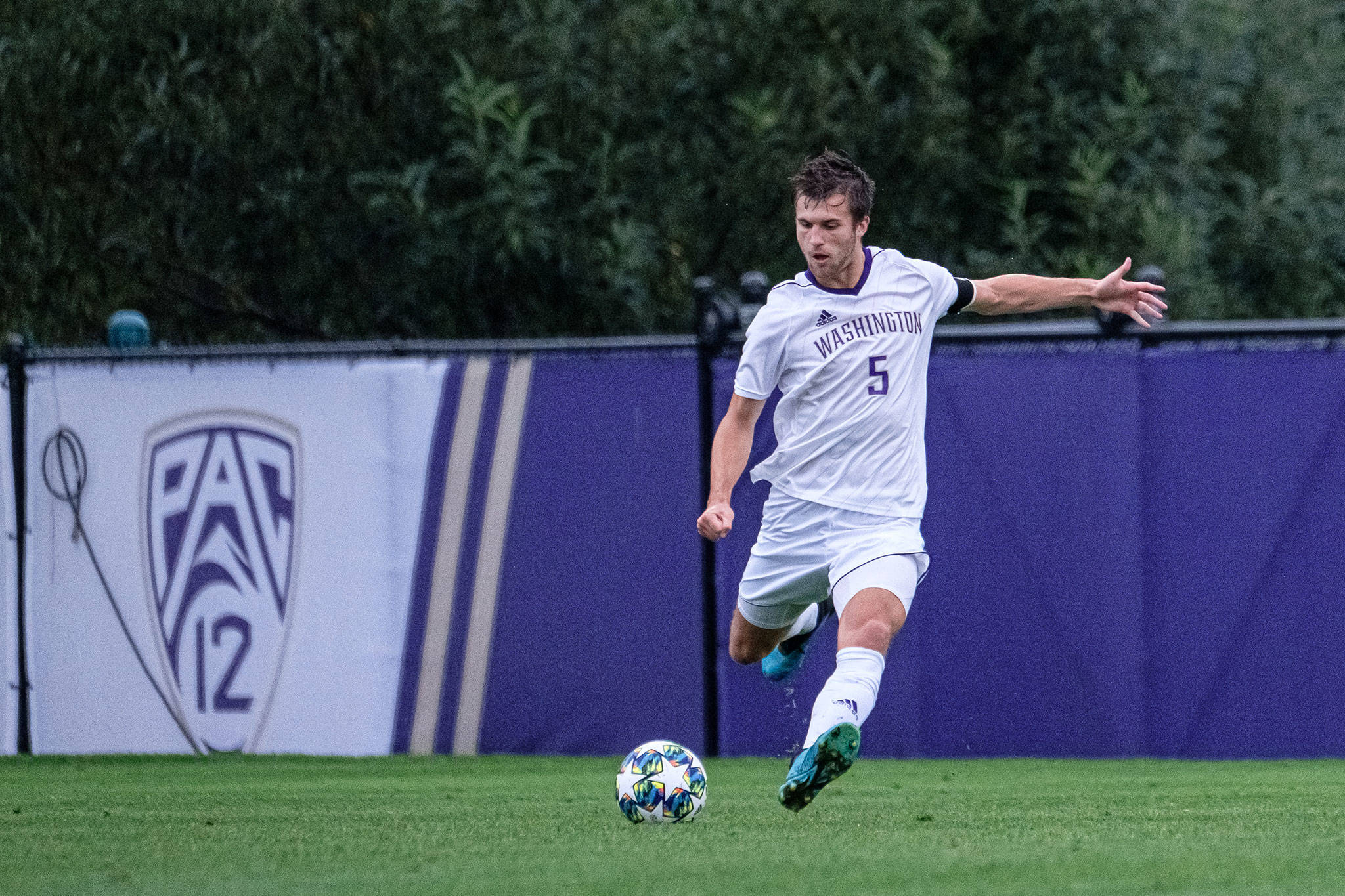 Washington defender Ethan Bartlow, a Snohomish County native, plays during a game against UCLA on September 22, 2019, in Seattle. (Photo courtesy UW athletics)