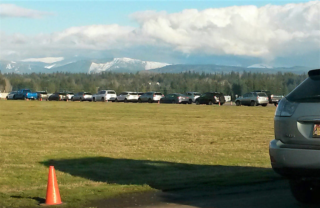 Cars queued up in long lines at the Arlington Municipal Airport Feb. 9 as the COVID-19 vaccine was distributed. (Julie Muhlstein)
