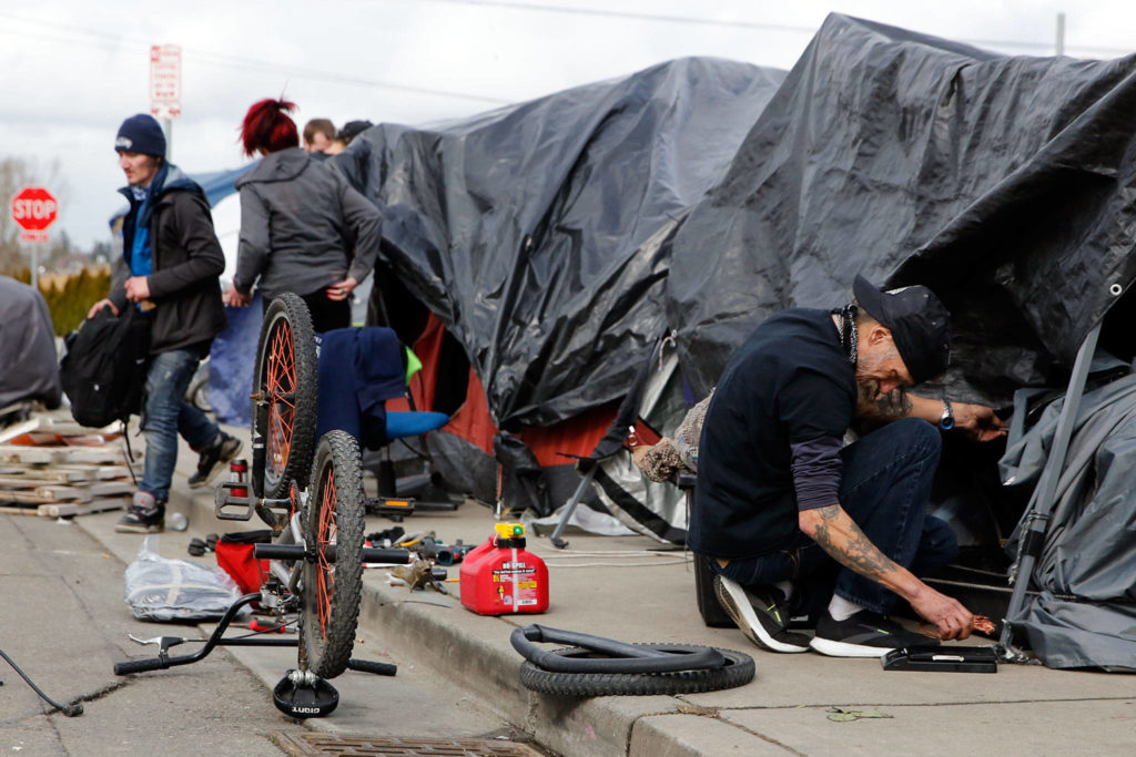 Homeless people on Smith Avenue near the Everett Gospel Mission would be subject to a proposed “no-sit, no-lie” ordinance. (Kevin Clark / The Herald)
