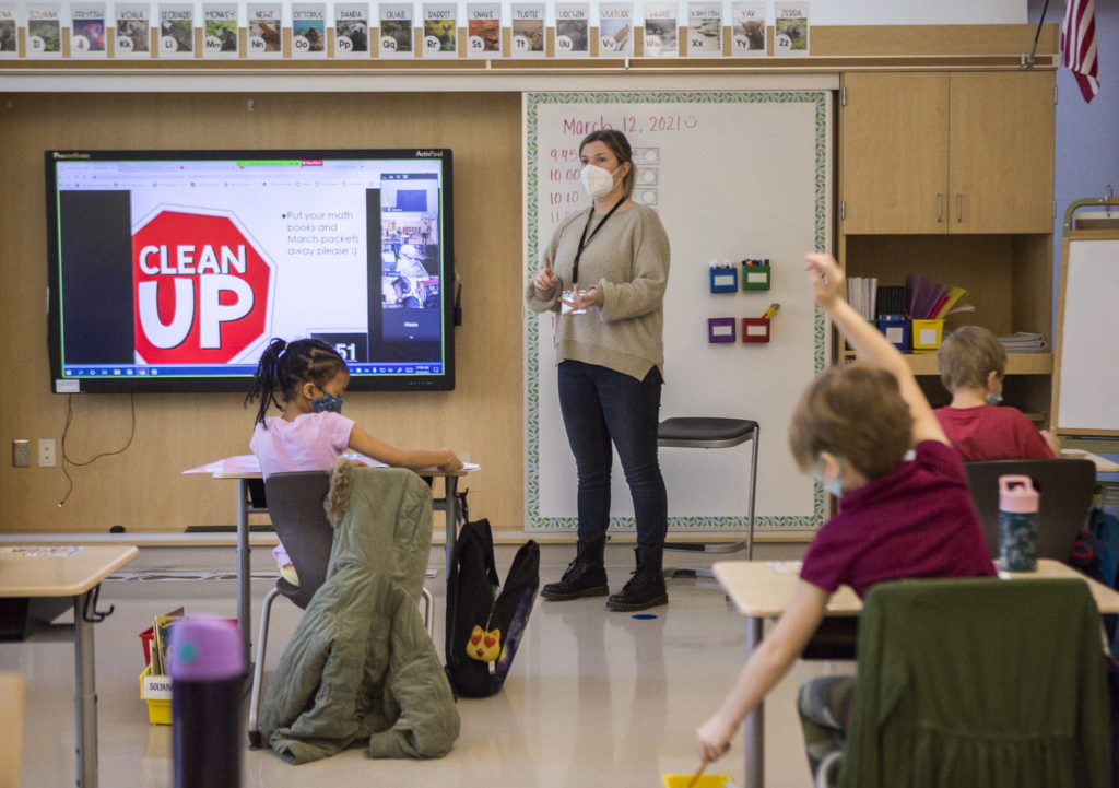 Jessica Cain lets her Zoom students and in-person students know that it is break time at Lake Stickney Elementary on Friday in Lynnwood. (Olivia Vanni / The Herald)
