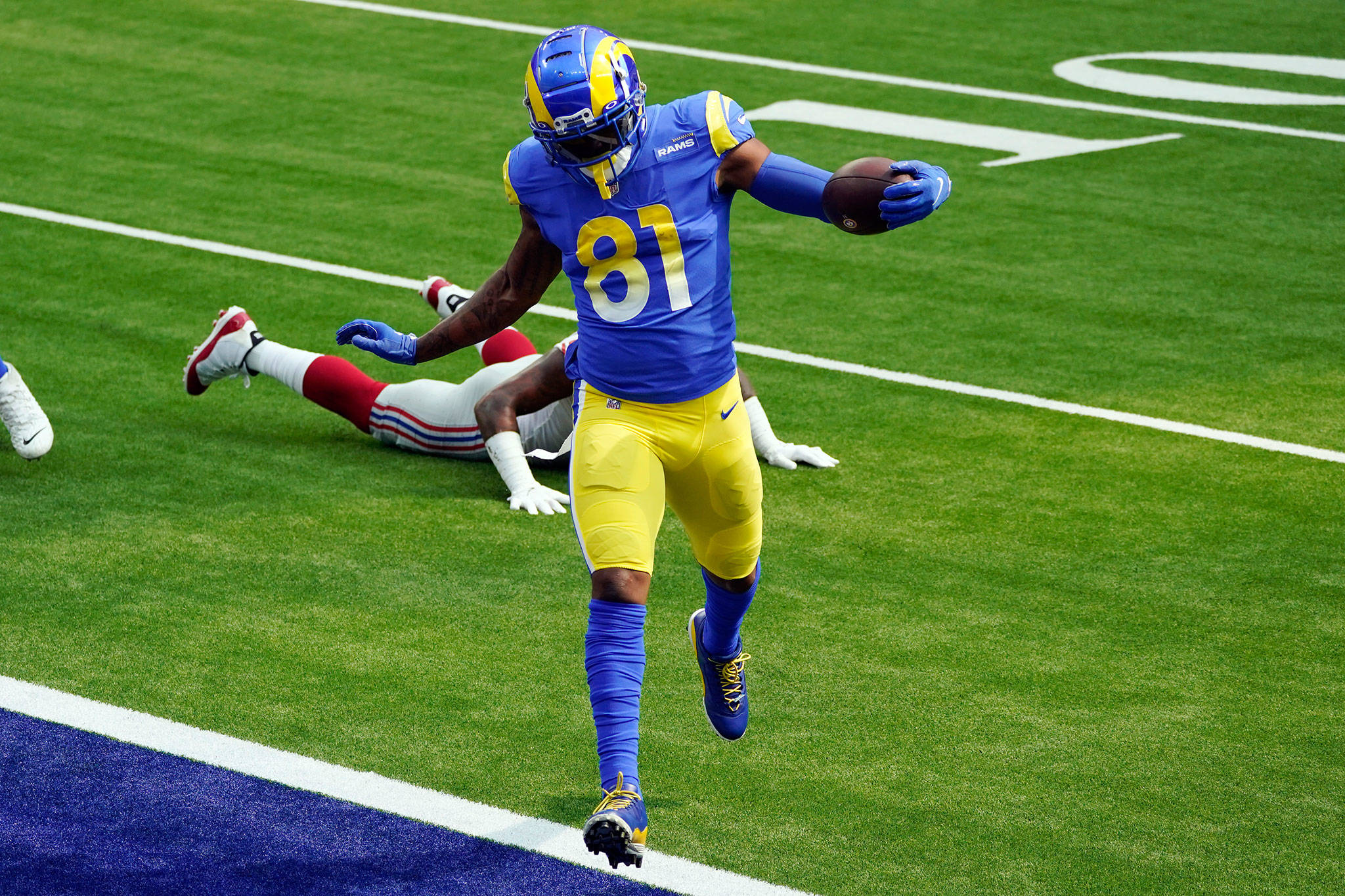 Rams tight end Gerald Everett (81) scores a touchdown during the first half of a game against the Giants on Oct. 4, 2020, in Inglewood, Calif. (AP Photo/Ashley Landis)