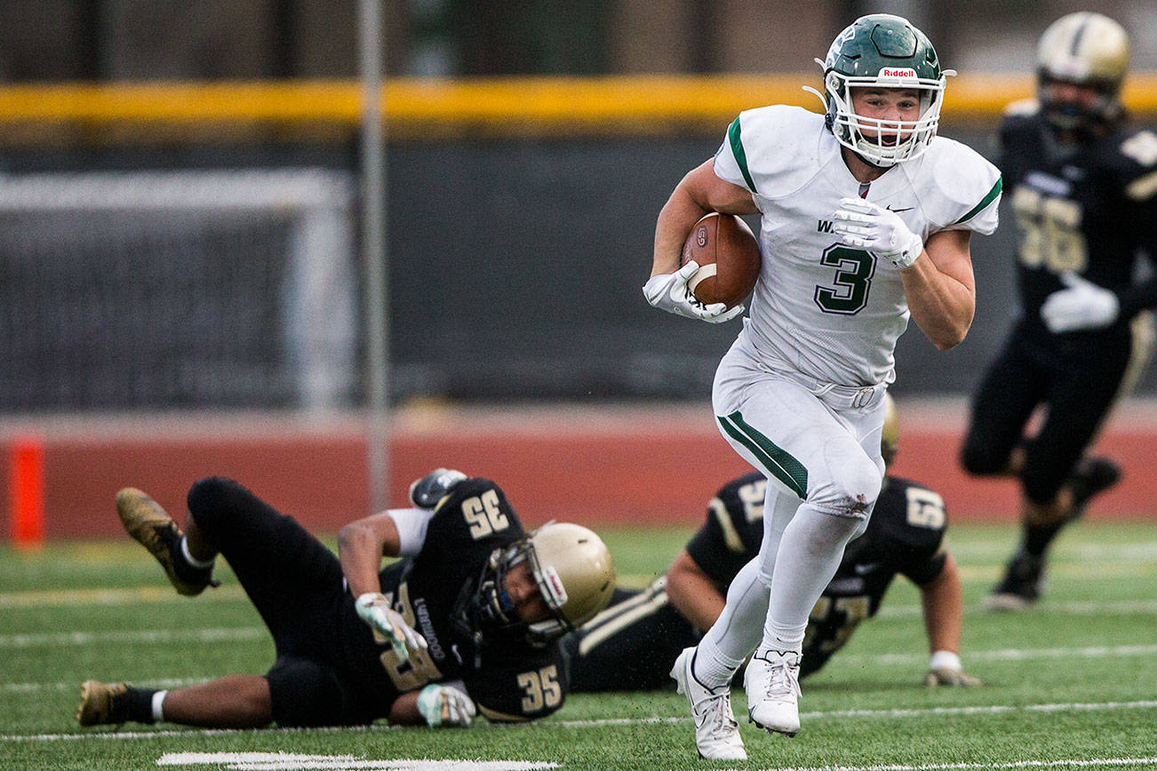 Edmonds-Woodway's Ryan Fahey escapes multiple tackles to run the ball down the field during the game on Friday, March 26, 2021 in Edmonds, Wa. (Olivia Vanni / The Herald)