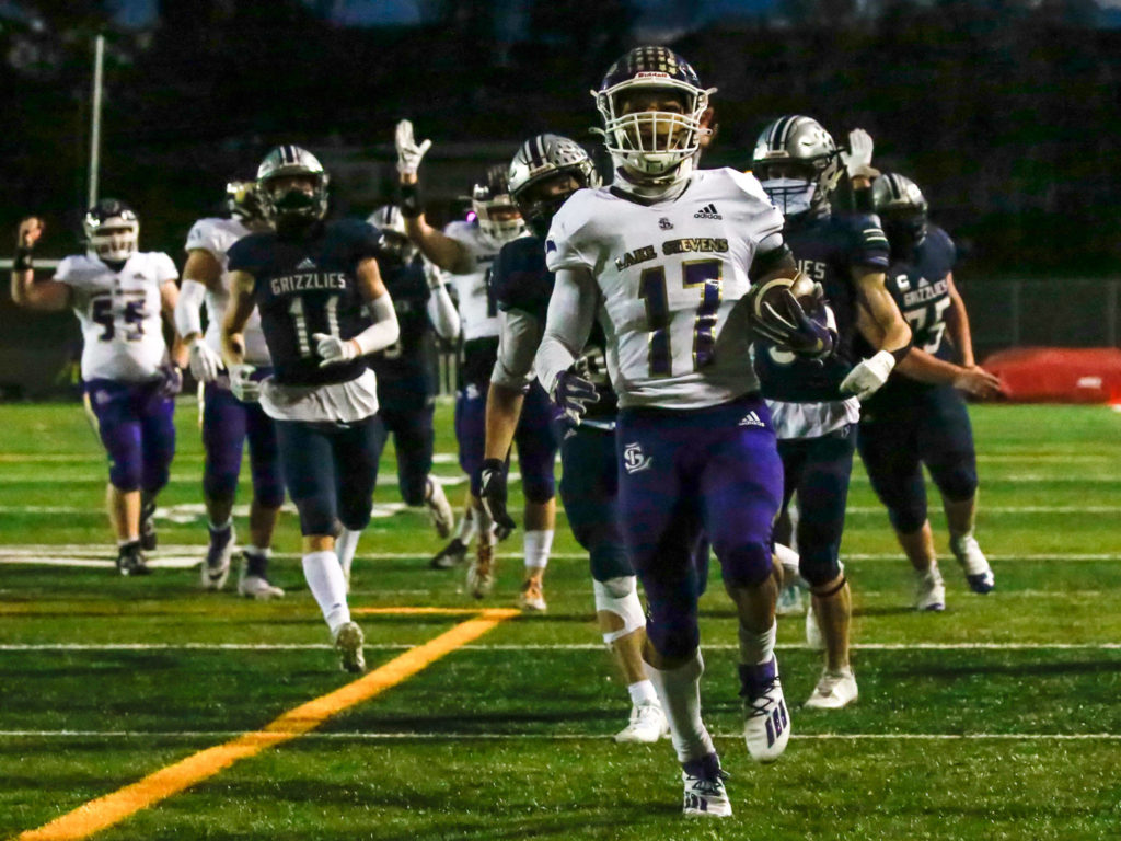 The season-finale showdown between a pair of unbeaten Wesco 4A rivals of Lake Stevens and Glacier Peak Thursday night at Veterans Memorial Stadium in Snohomish on April 1, 2021. (Kevin Clark / The Herald)
