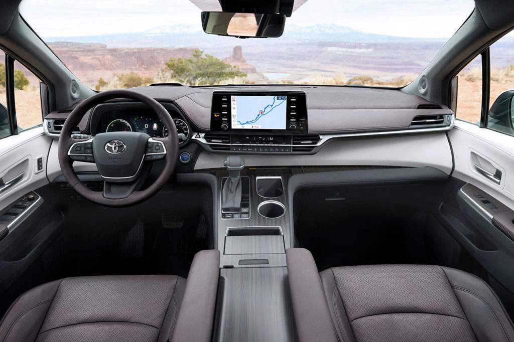 A clever Bridge Console between the front seats is a special feature of the 2021 Toyota Sienna interior. (Manufacturer photo)
