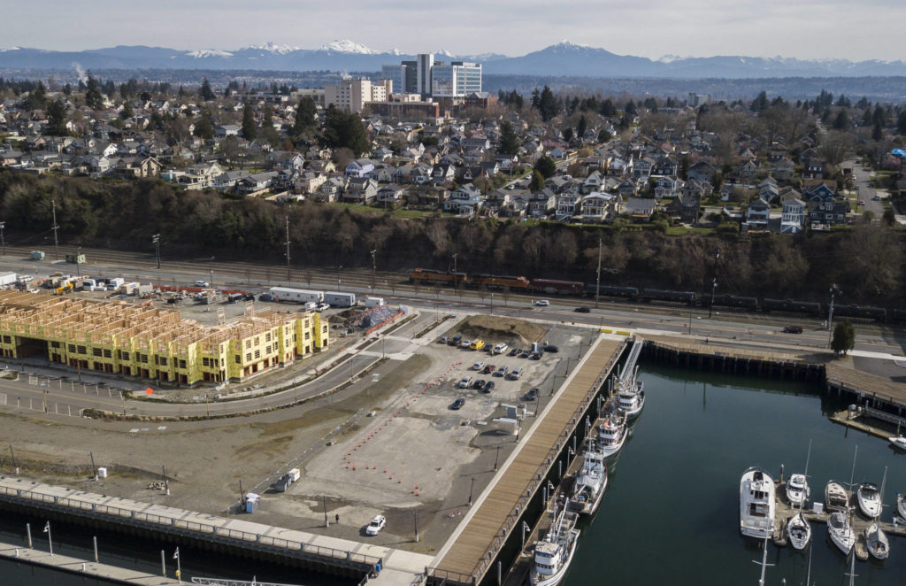 Homes line the bluff along Grand Avenue in Everett. New apartments are under construction on the waterfront below. (Olivia Vanni / The Herald) 
