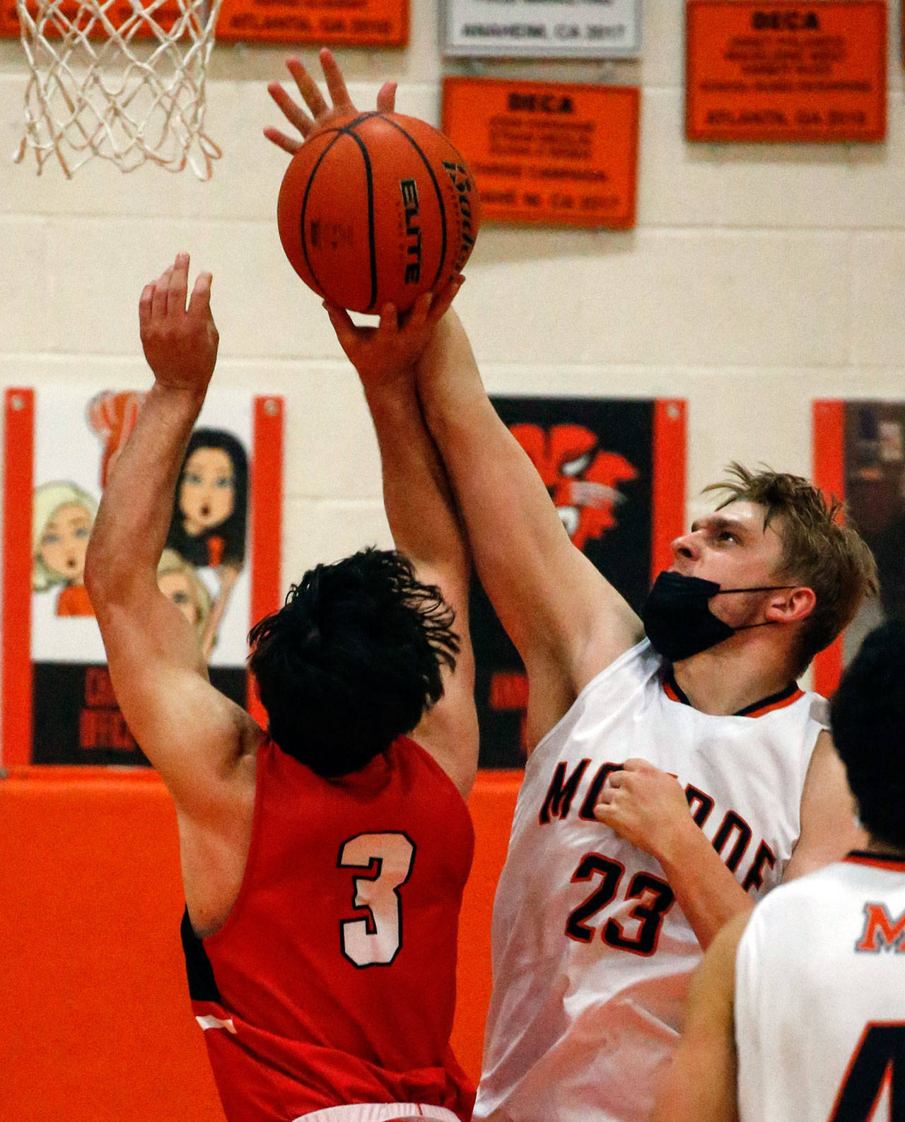 Monroe’s Sam Olson (23) blocks a shot attempt from Snohomish’s Josh Vandergriend during a game on May 11, 2021, at Monroe High School. The Bearcats won 36-35. (Kevin Clark / The Herald)