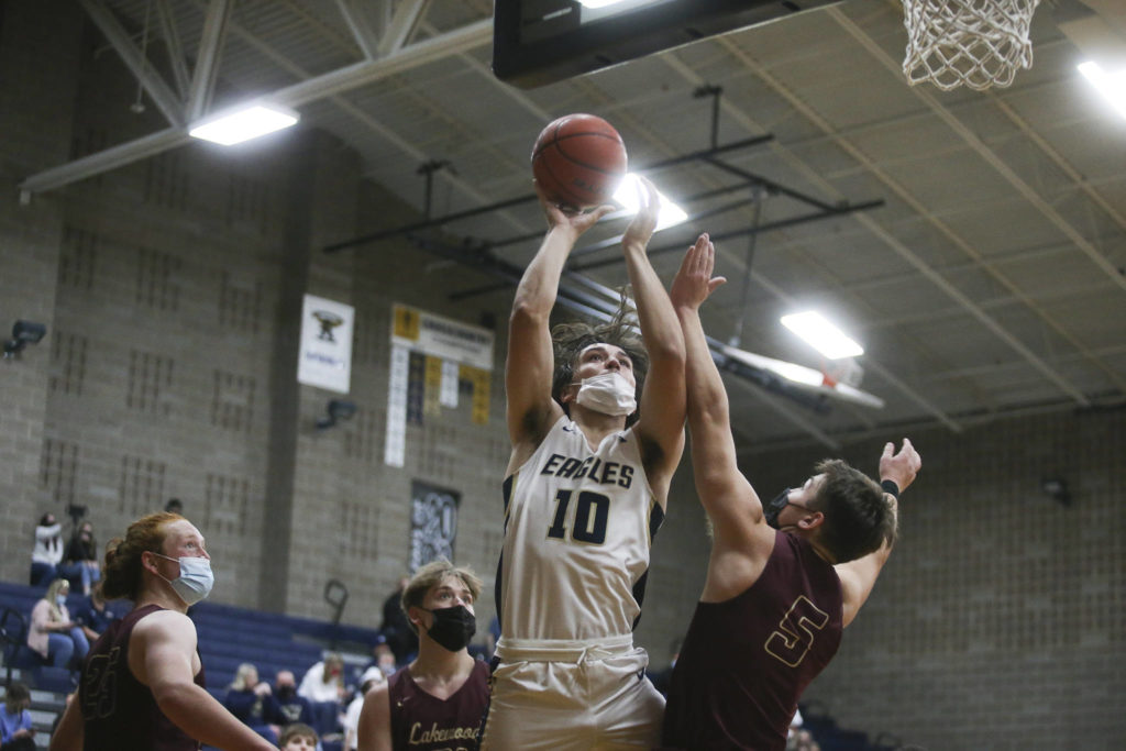 Arlington’s Michael Tsoukalas drives to the basket during a game against Lakewood on May 19, 2021, in Arlington. (Andy Bronson / The Herald)
