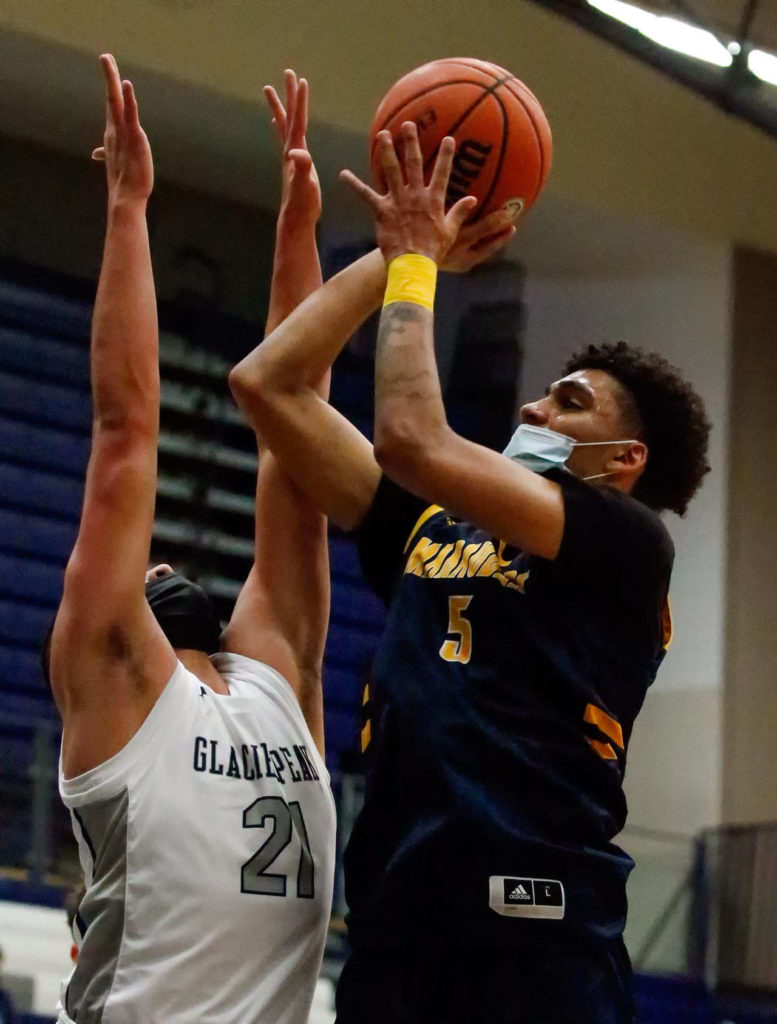 Mariner’s Henry Avra (right) attempts a shot with Glacier Peak’s Torey Watkins defending during a game Thursday evening at Glacier Peak High School in Snohomish. Mariner won 64-36. (Kevin Clark / The Herald)
