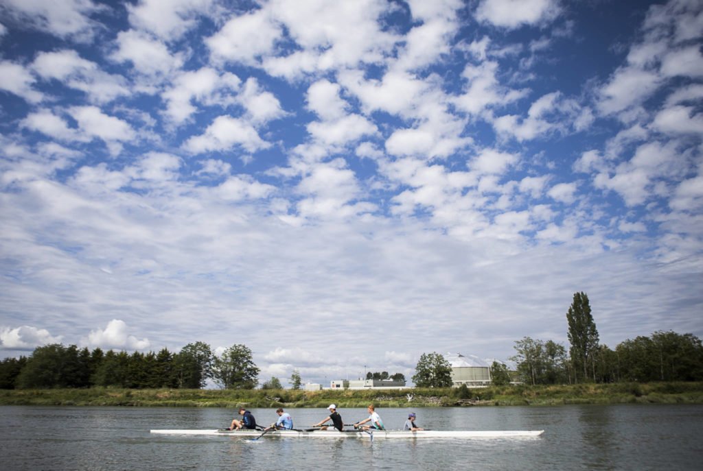 Everett Rowing’s men’s 4+ boat warms up during practice. (Olivia Vanni / The Herald)
