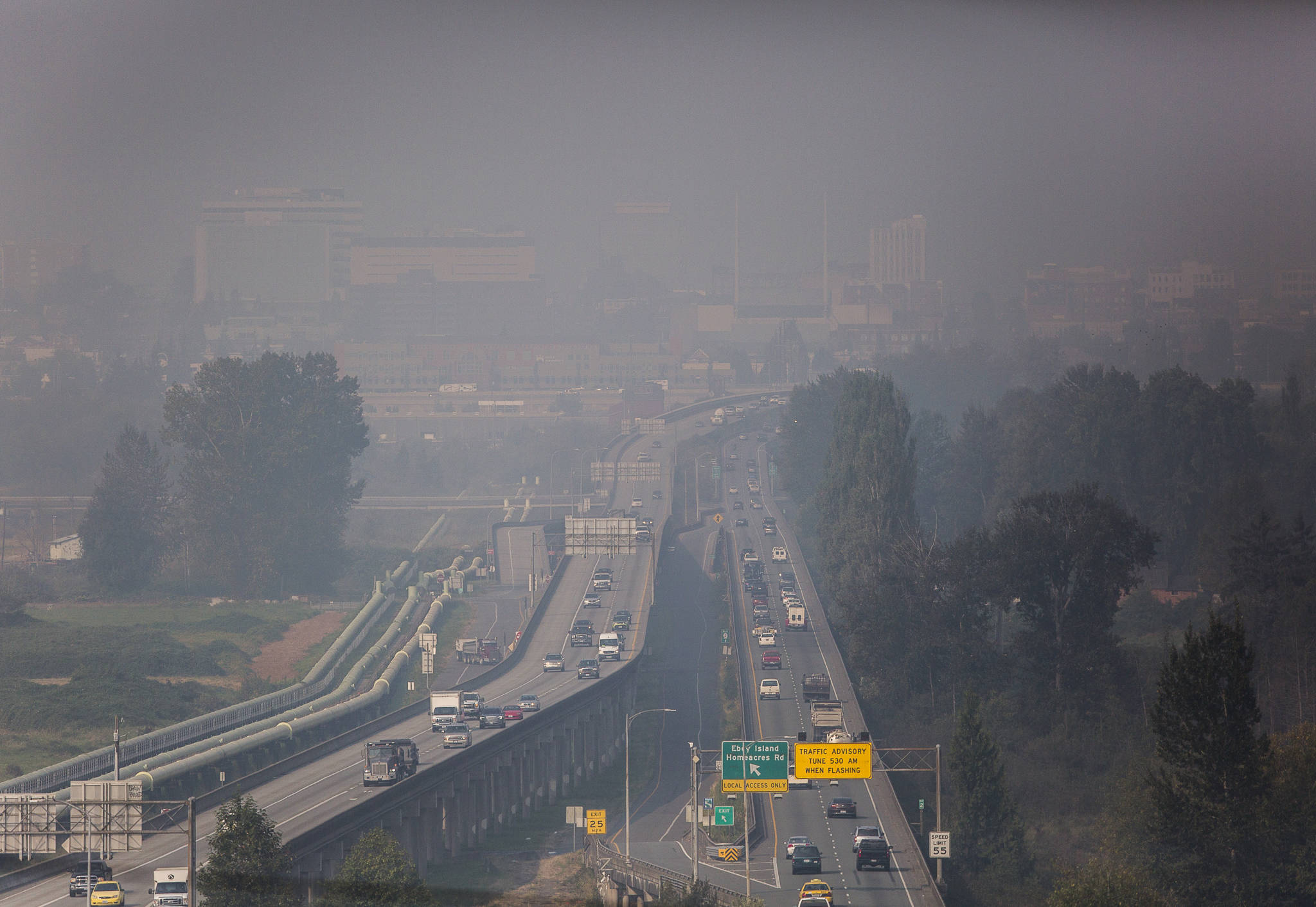 Cars make their way across U.S. 2 between Lake Stevens and Everett as wildfire smoke smothers downtown Everett on Sept. 11, 2020. (Olivia Vanni / Herald file)