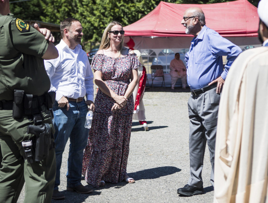 Snohomish County Sheriff Adam Fortney (left) and Husaynia Islamic Society of Seattle vice president Masood Zaidi (right) chat at the Eid ul Adha celebration Saturday in Snohomish. (Olivia Vanni / The Herald)
