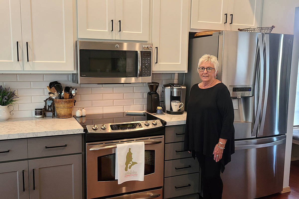 Dale Johnson loved everything about verything about her new home, except the kitchen. Everett's Granite Transformations soon changed that!