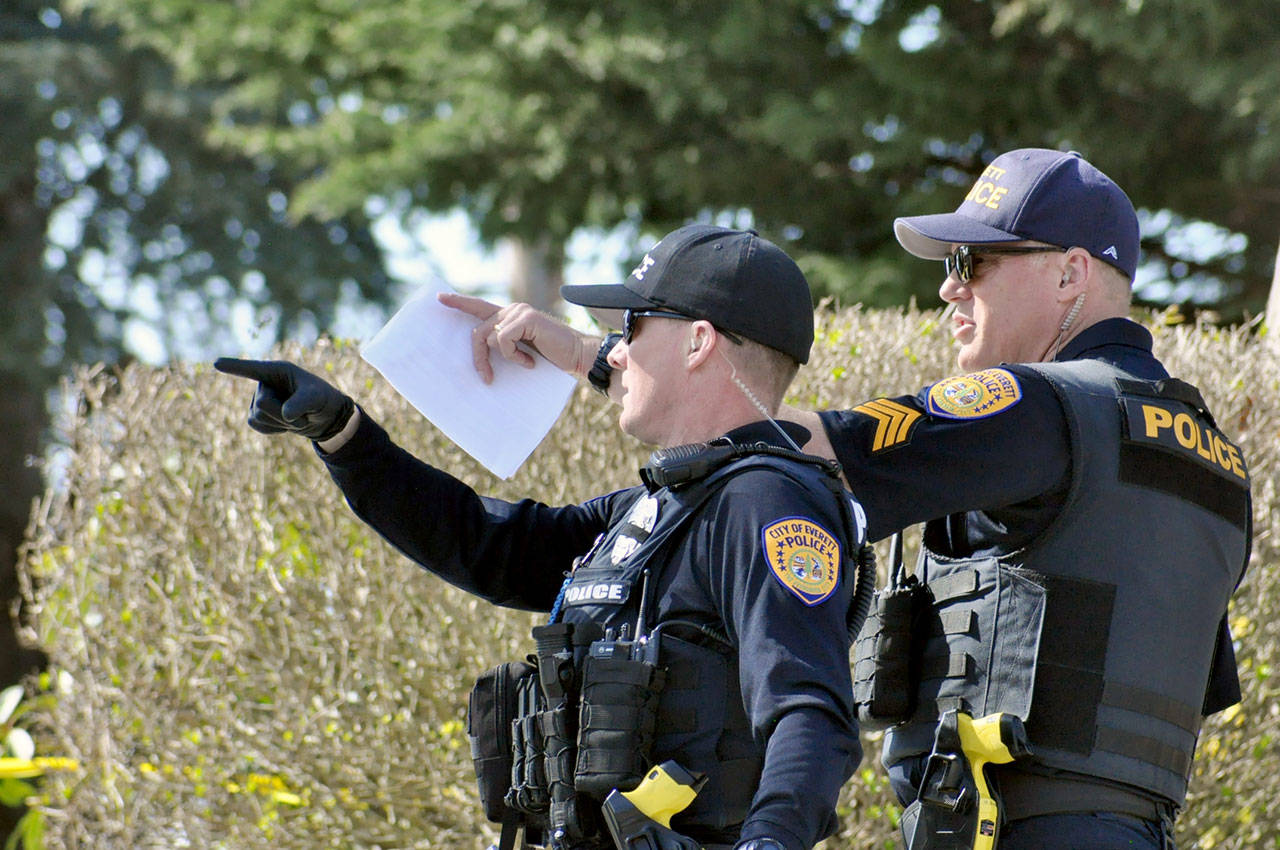 Everett Police investigate a shooting at the corner of Rucker and Everett avenues on April 10, 2020. (Sue Misao / The Herald file photo)