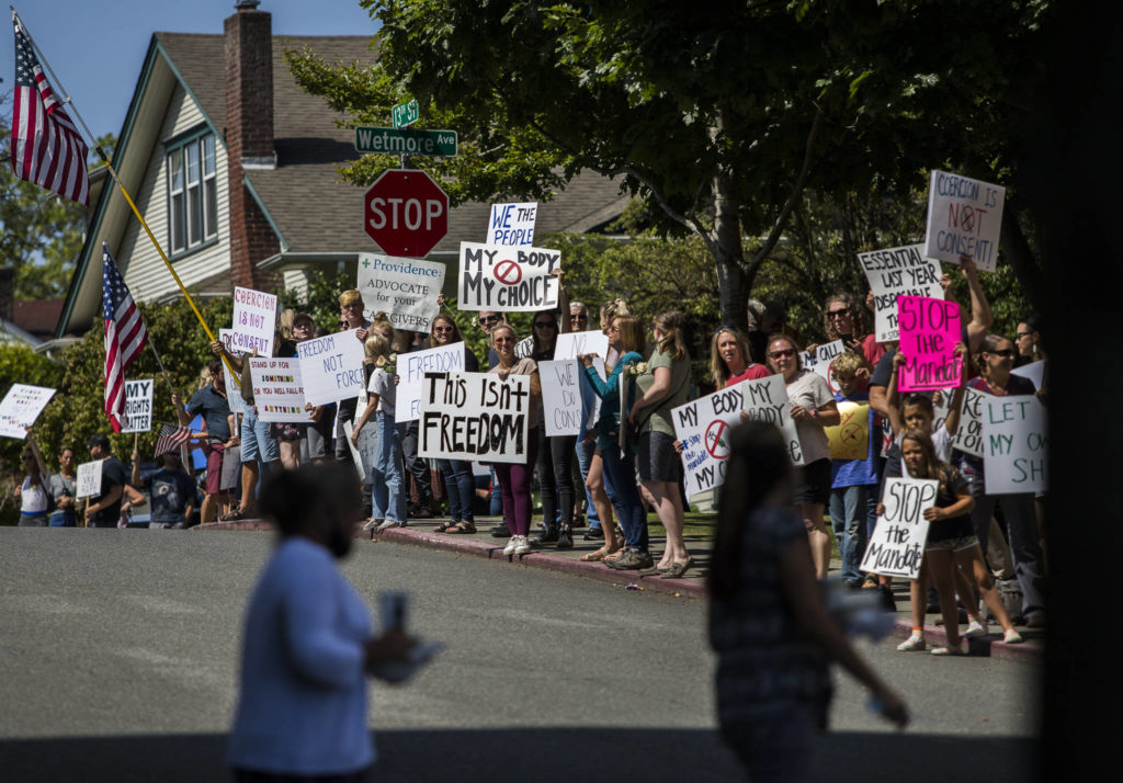 Opponents of a vaccine mandate demonstrate outside Providence Regional Medical Center Everett on Wednesday. (Olivia Vanni / The Herald)
