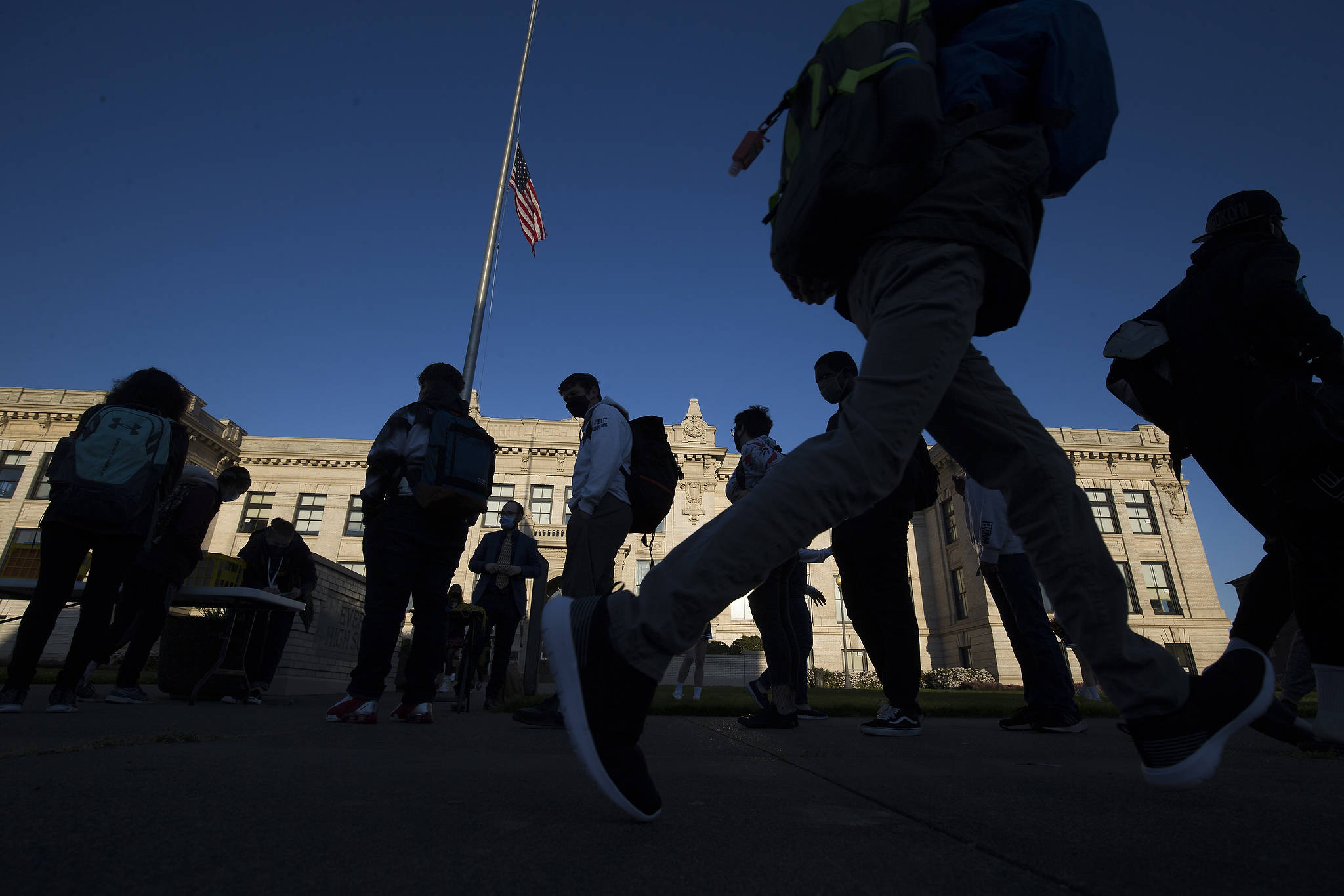 Students at Everett High on their first day back to campus, April 19, after schools had been closed for nearly a year. (Andy Bronson / Herald file)