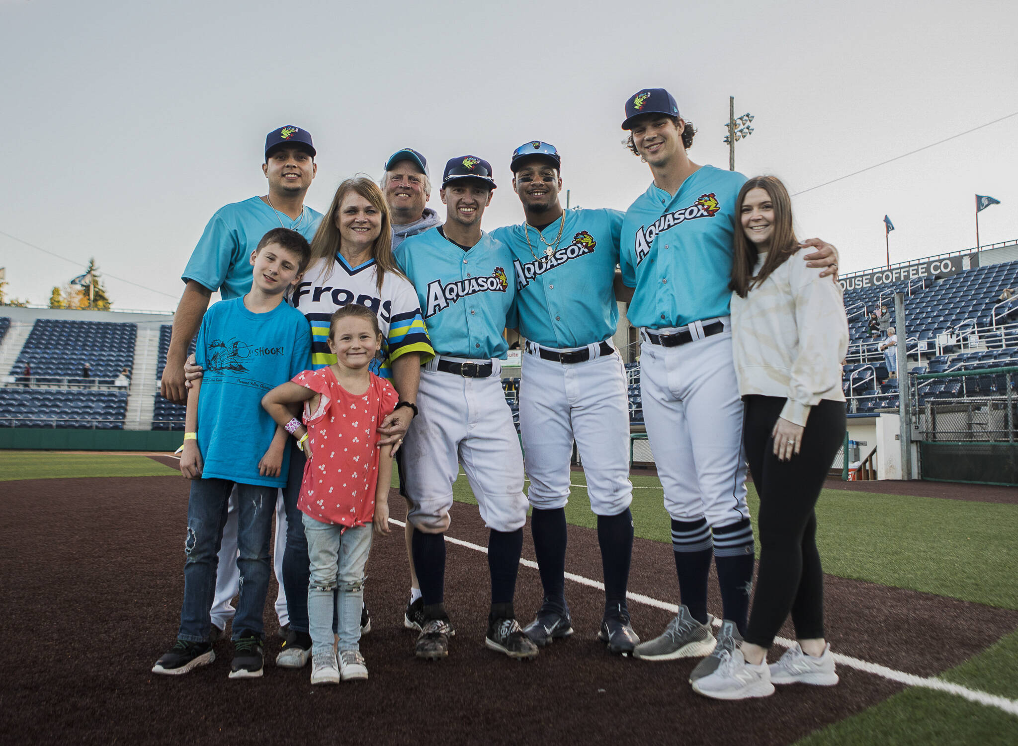 Host parents Julie and Norman Nicholson with AquaSox players Bernie Martinez (left to right), Cody Grosse, Joseph Rosa and Jarod Bayless, with his wife Hannah Bayless, who are all being accommodated by the Nicholson family. (Olivia Vanni / The Herald)